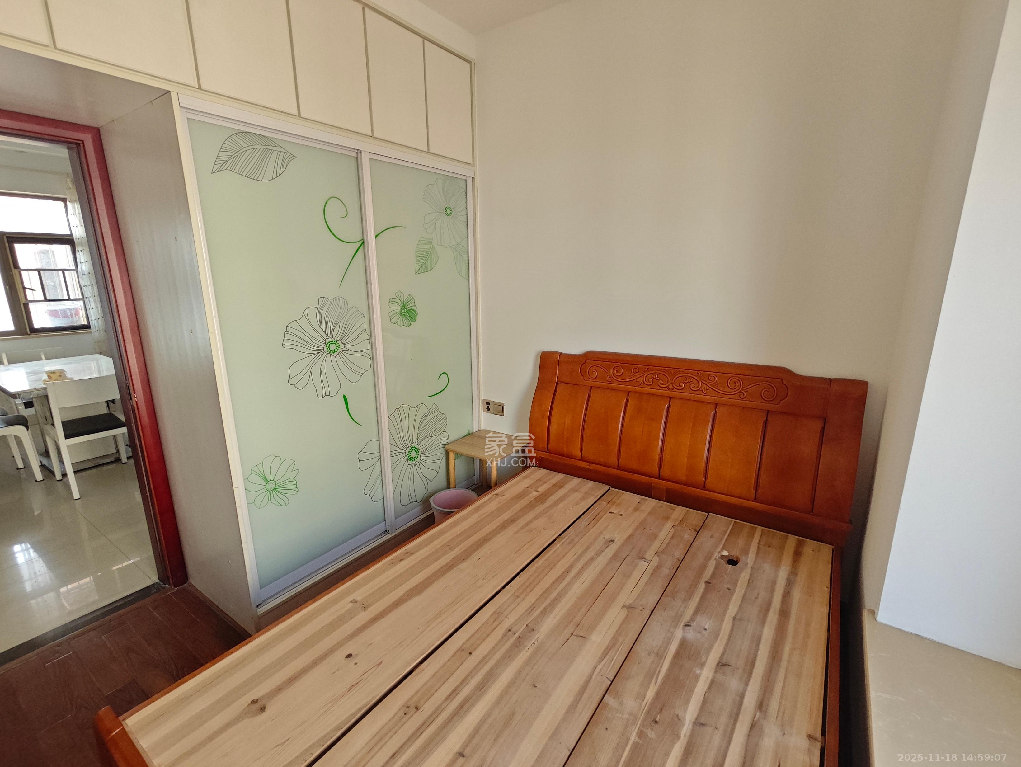 米兰春天  4室2厅2卫    2000.0元/月室内图