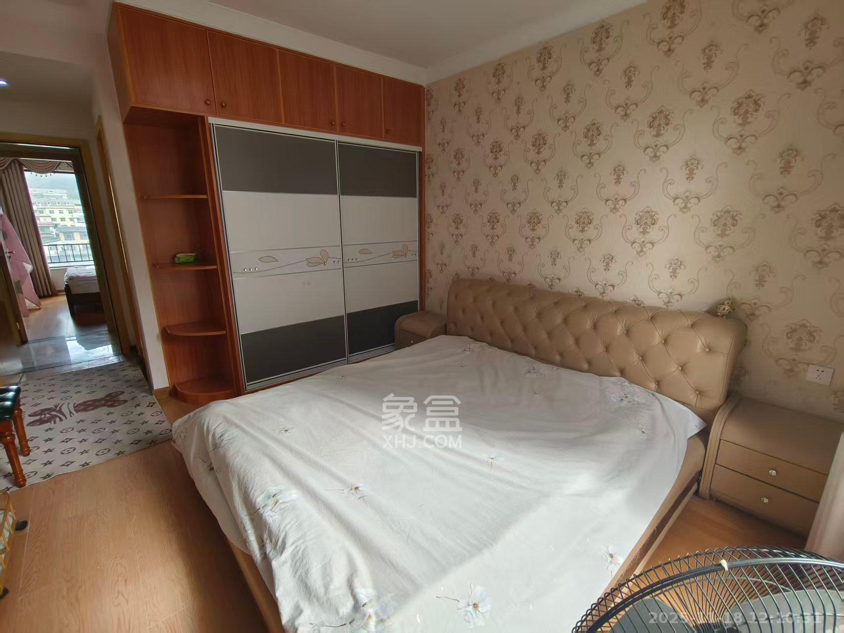 中海国际四期 3室2厅2卫 2200.0元/月 中海国际四期 3室2厅2卫 2200.0元/月室内图