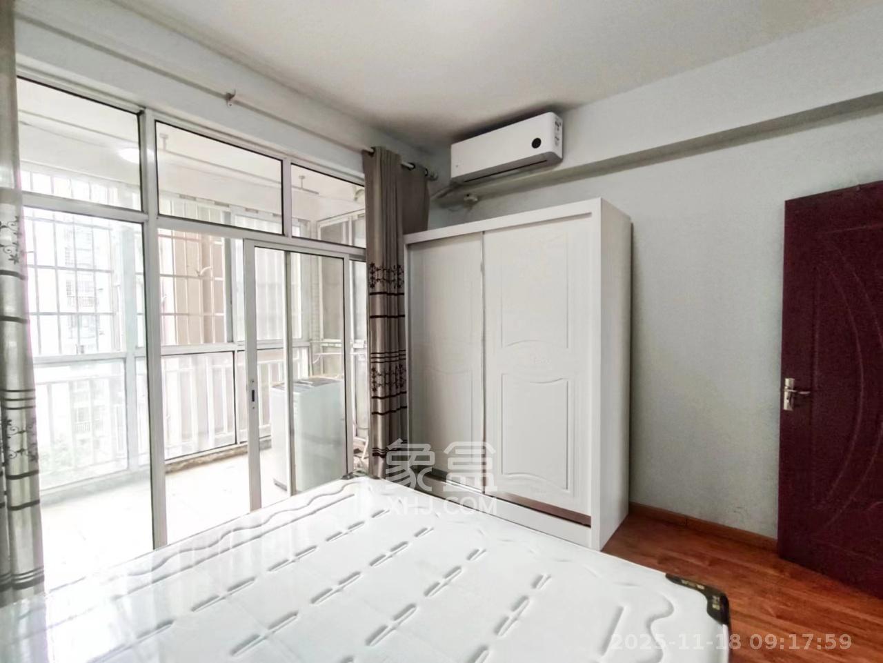 麓山枫情  2室1厅1卫    2200.0元/月室内图