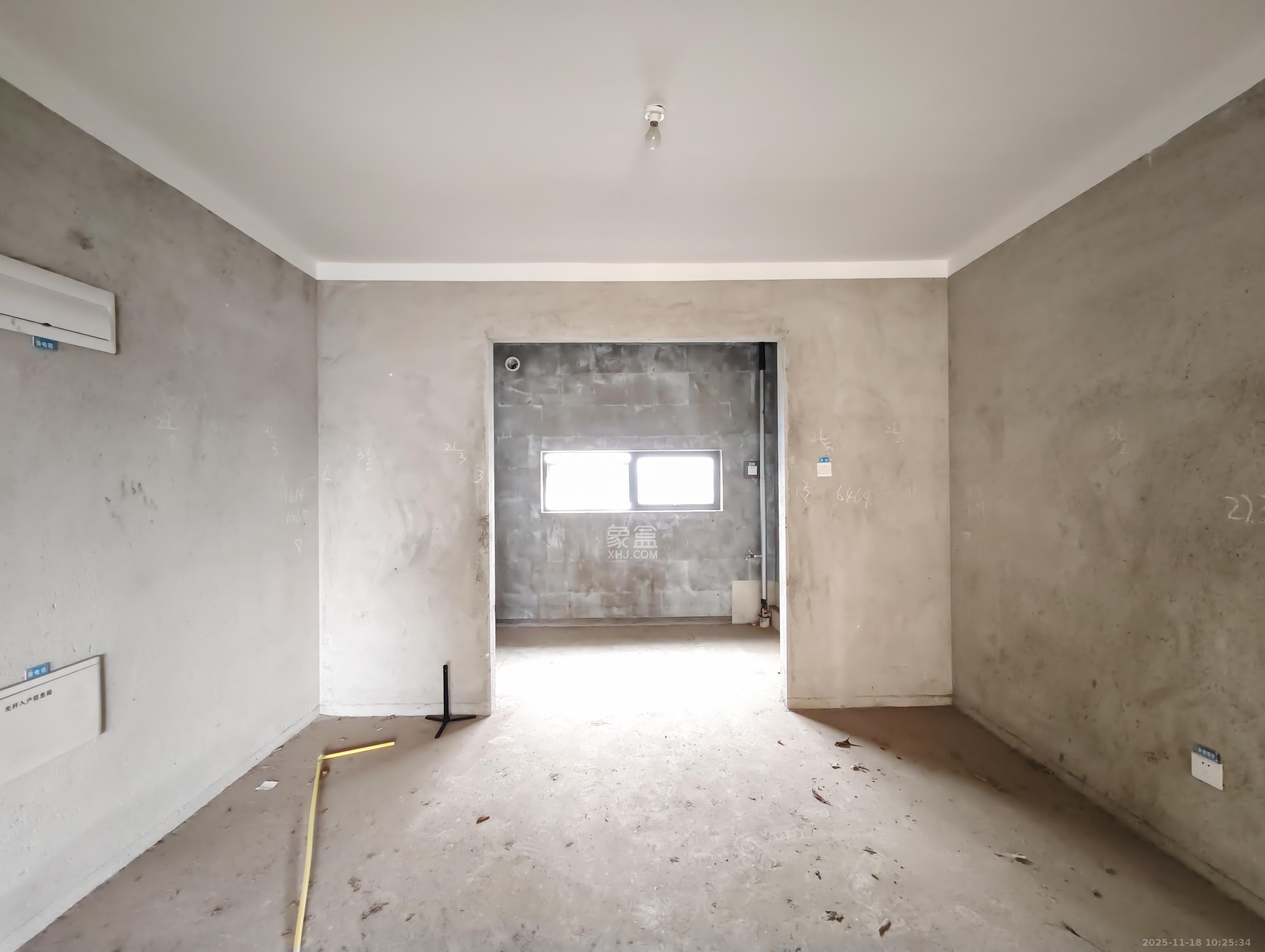 保利城（中航城国际社区、郡原美村）  4室2厅2卫    95.0万其他