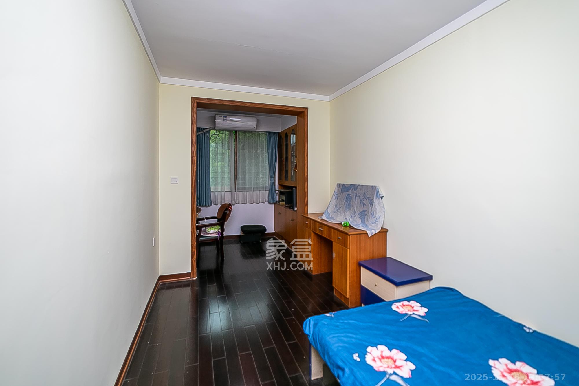 长征花园  3室2厅2卫    2200.0元/月室内图