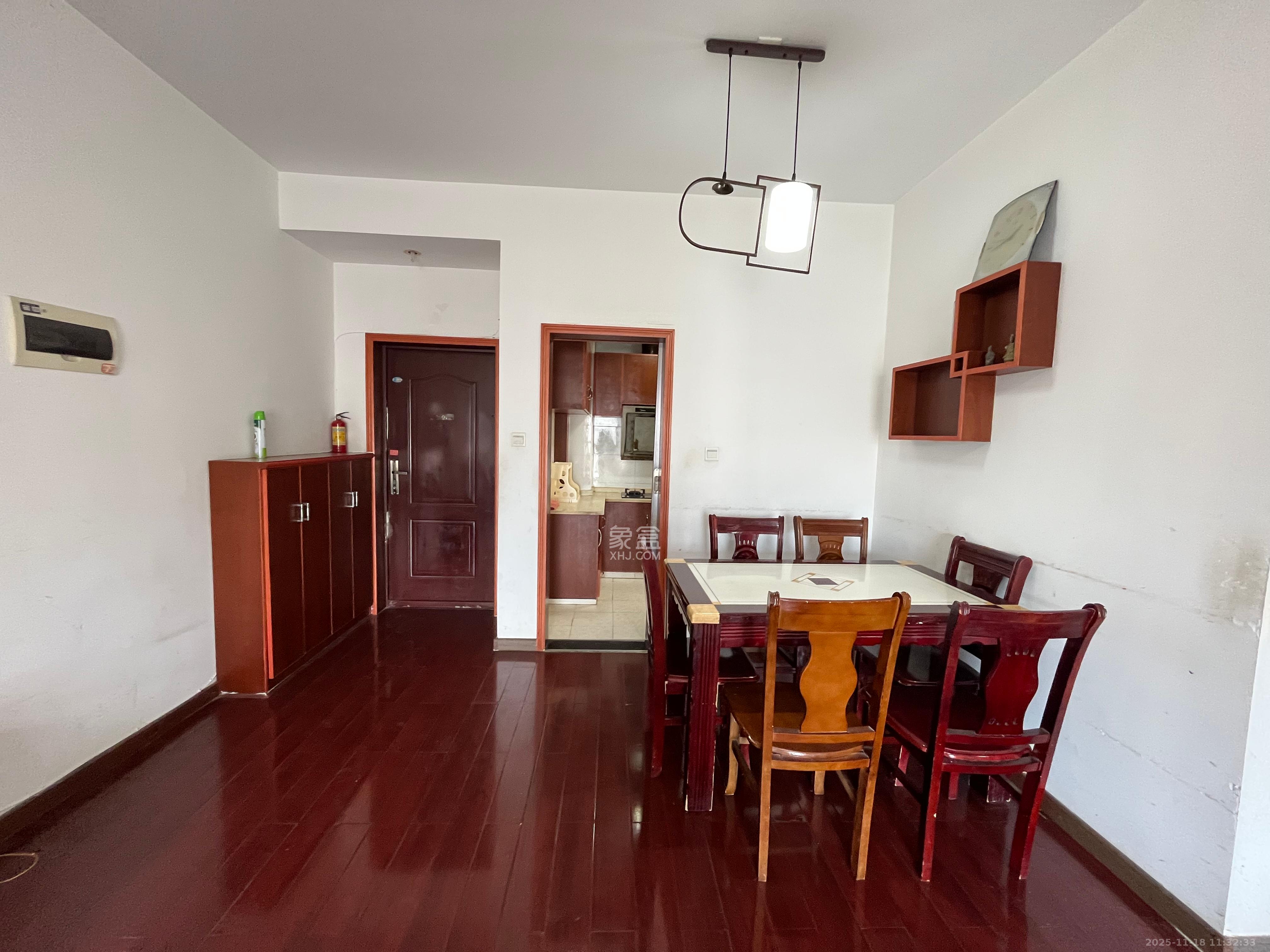 英郡年华  2室2厅1卫    2200.0元/月室内图