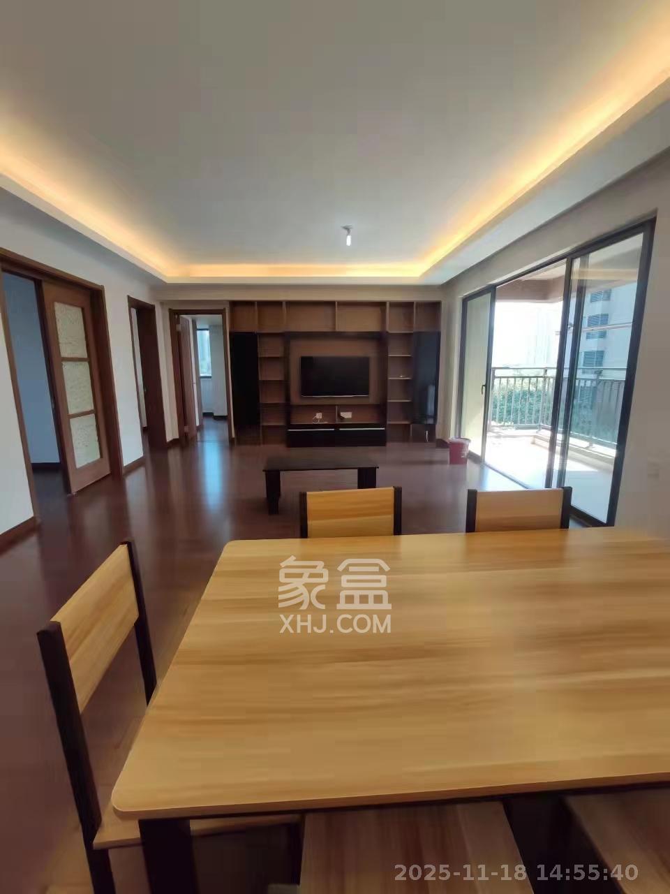 万科白鹭郡  4室2厅2卫    3000.0元/月室内图