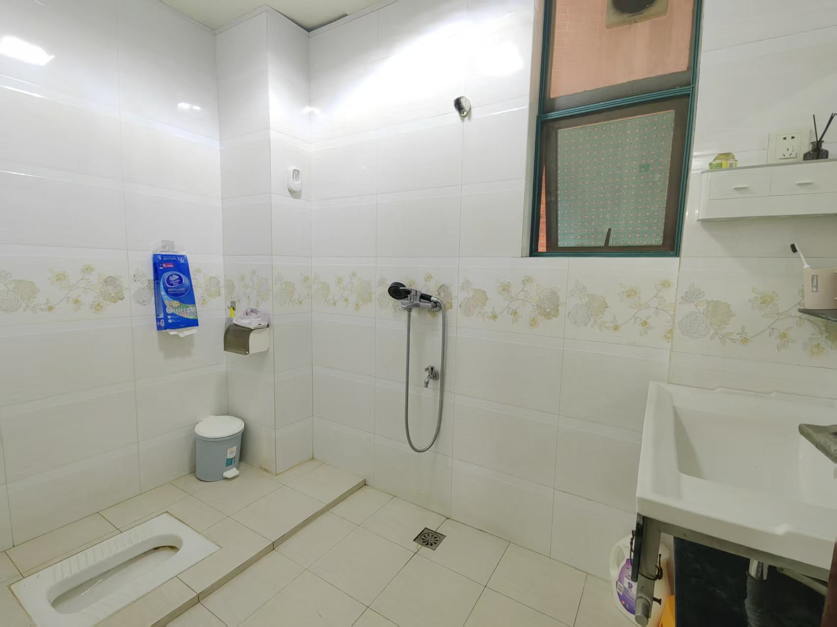 万花坊  2室2厅1卫    2300.0元/月