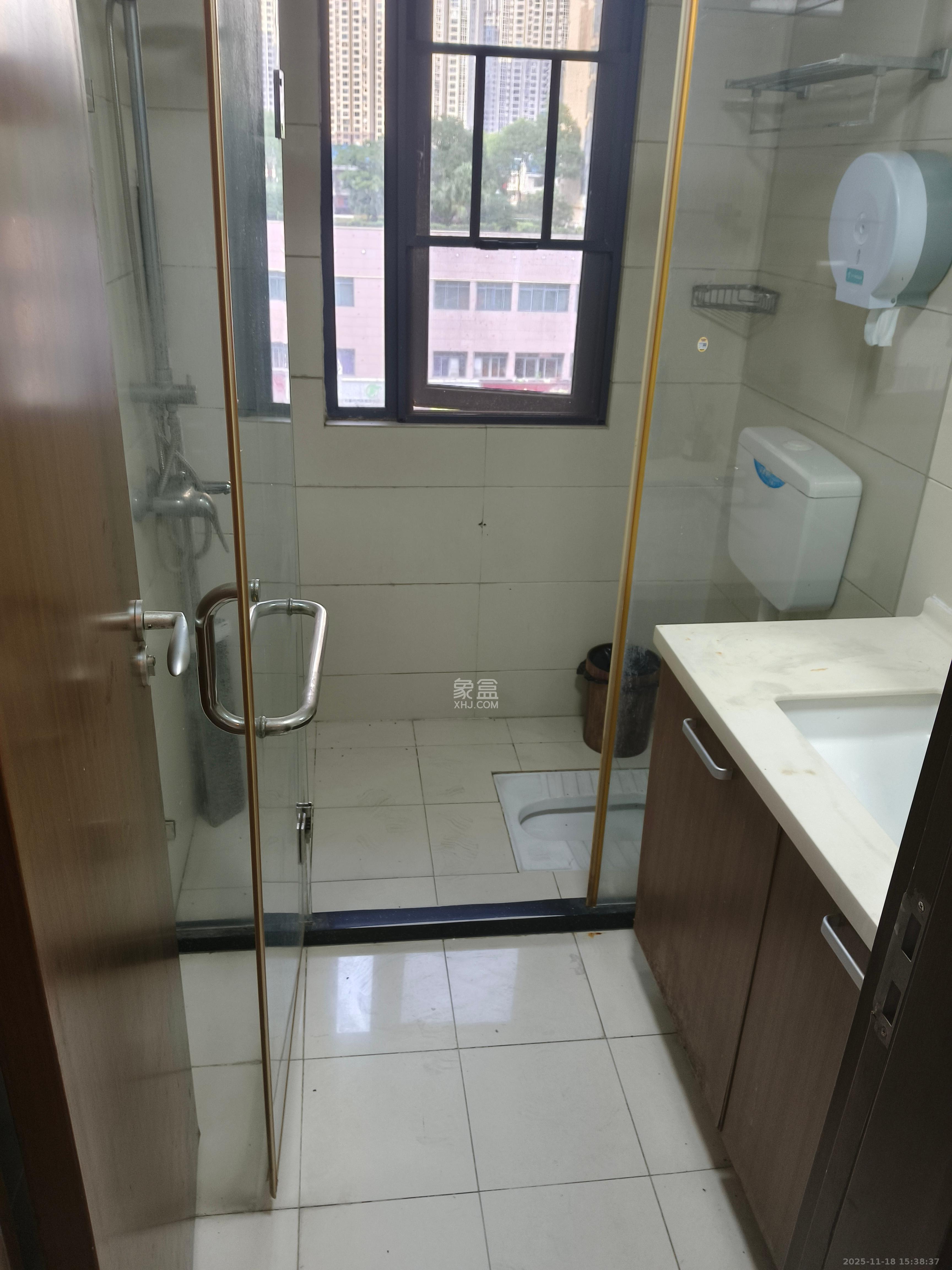 藏珑湖上国际花园 4室2厅2卫 3000.0元/月 藏珑湖上国际花园 4室2厅2卫 3000.0元/月室内图