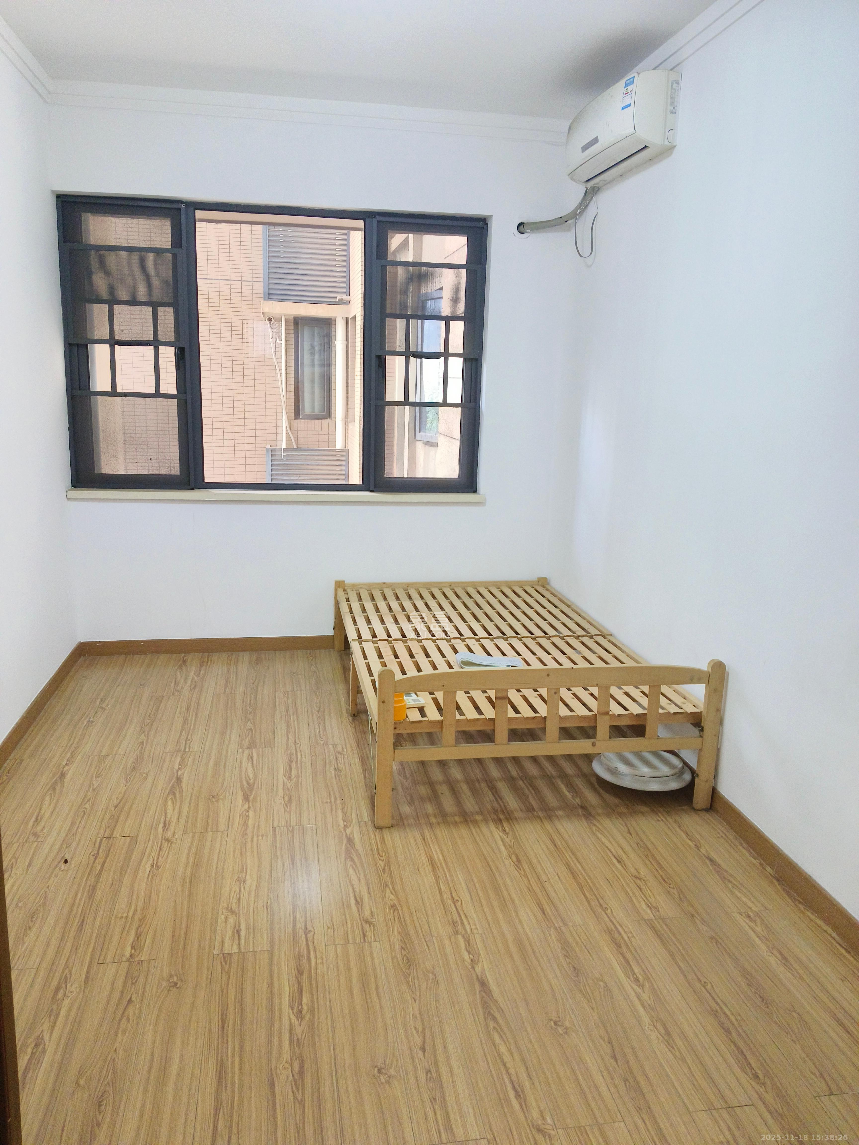 藏珑湖上国际花园 4室2厅2卫 3000.0元/月 藏珑湖上国际花园 4室2厅2卫 3000.0元/月室内图