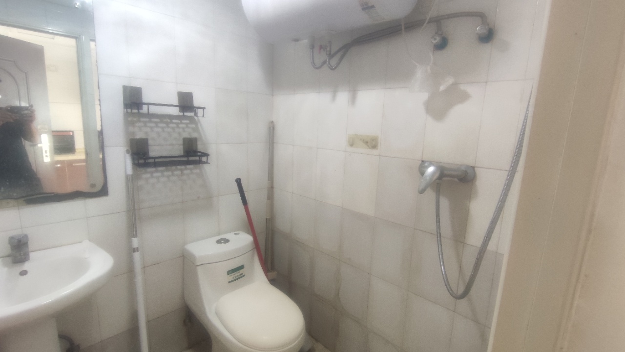 帝国大厦  1室1厅1卫    1300.0元/月室内图