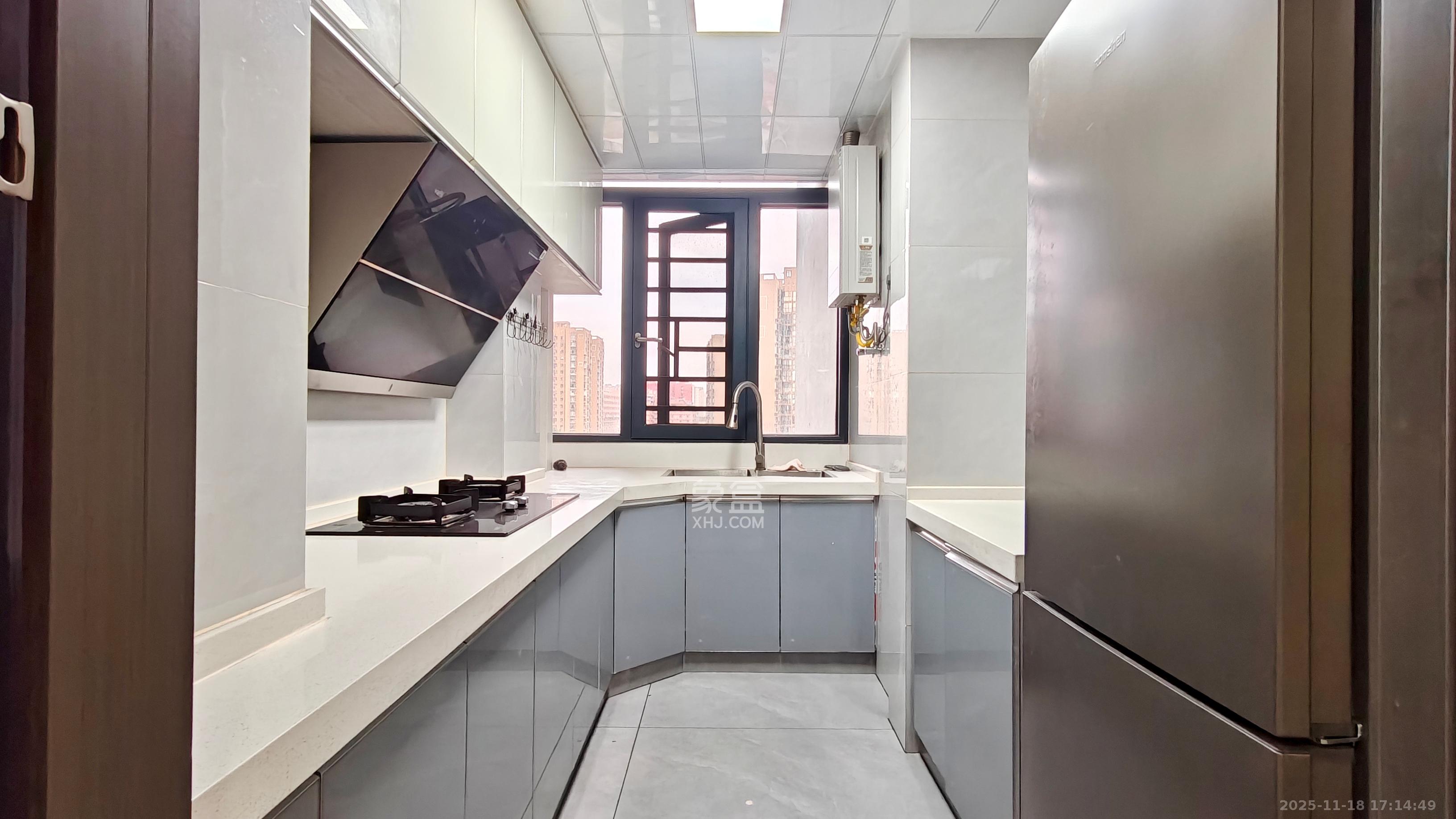 蔷薇国际  3室2厅1卫    2000.0元/月室内图