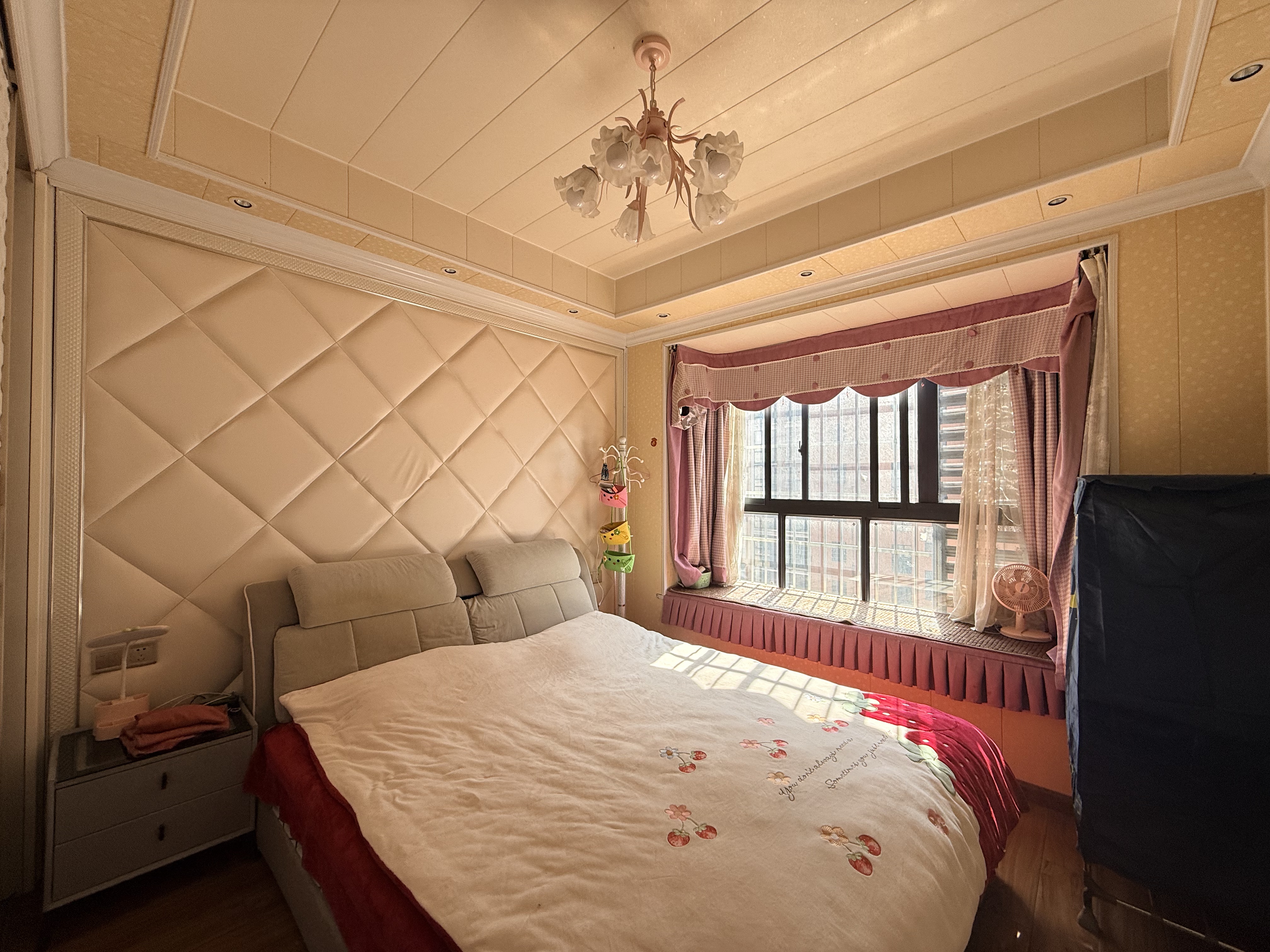 山水华庭 3室2厅2卫 49.8万 山水华庭 3室2厅2卫 49.8万室内图