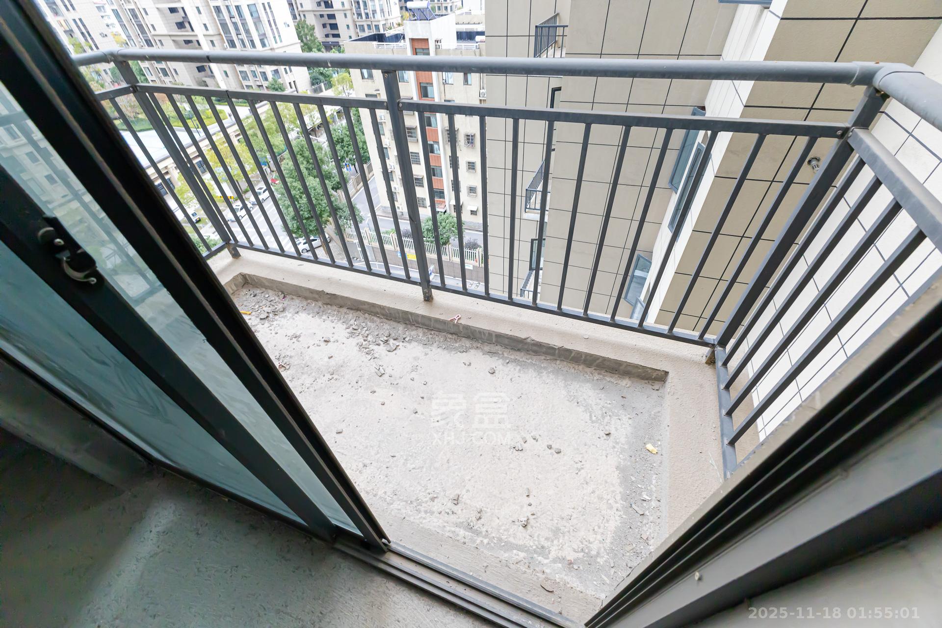 崇文名邸(学林西岸二期) 4室2厅2卫 115.0万 崇文名邸(学林西岸二期) 4室2厅2卫 115.0万阳台