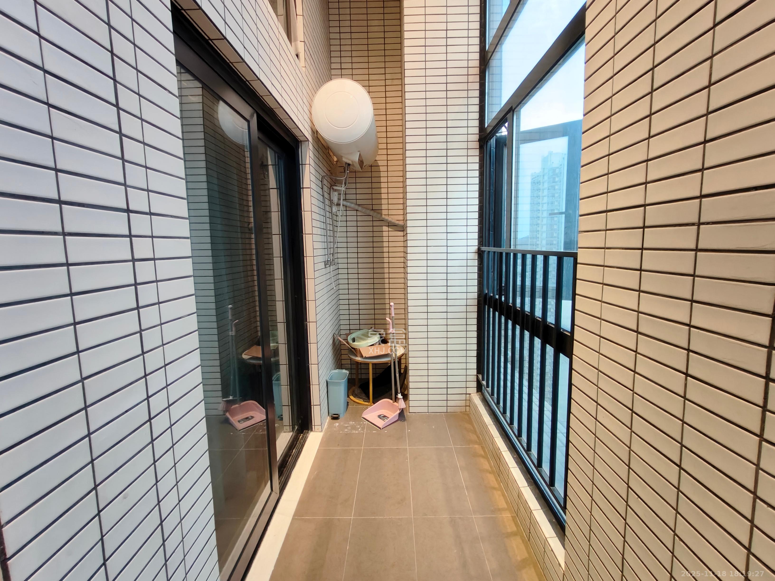 时代年华  3室2厅2卫    1900.0元/月室内图