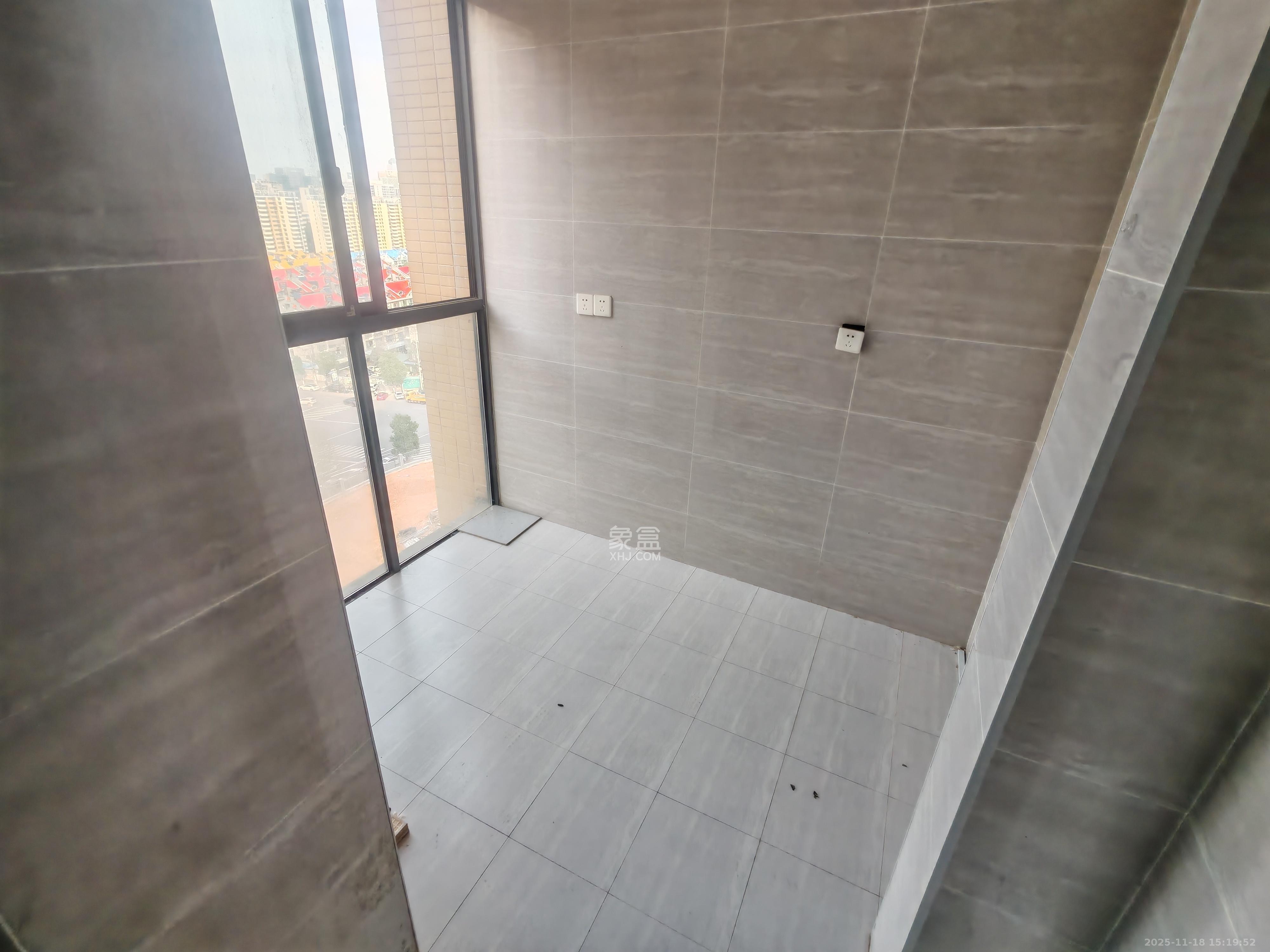 嘉福长安郡(融信澜悦、嘉福好美家园) 3室2厅2卫 2000.0元/月 嘉福长安郡(融信澜悦、嘉福好美家园) 3室2厅2卫 2000.0元/月室内图