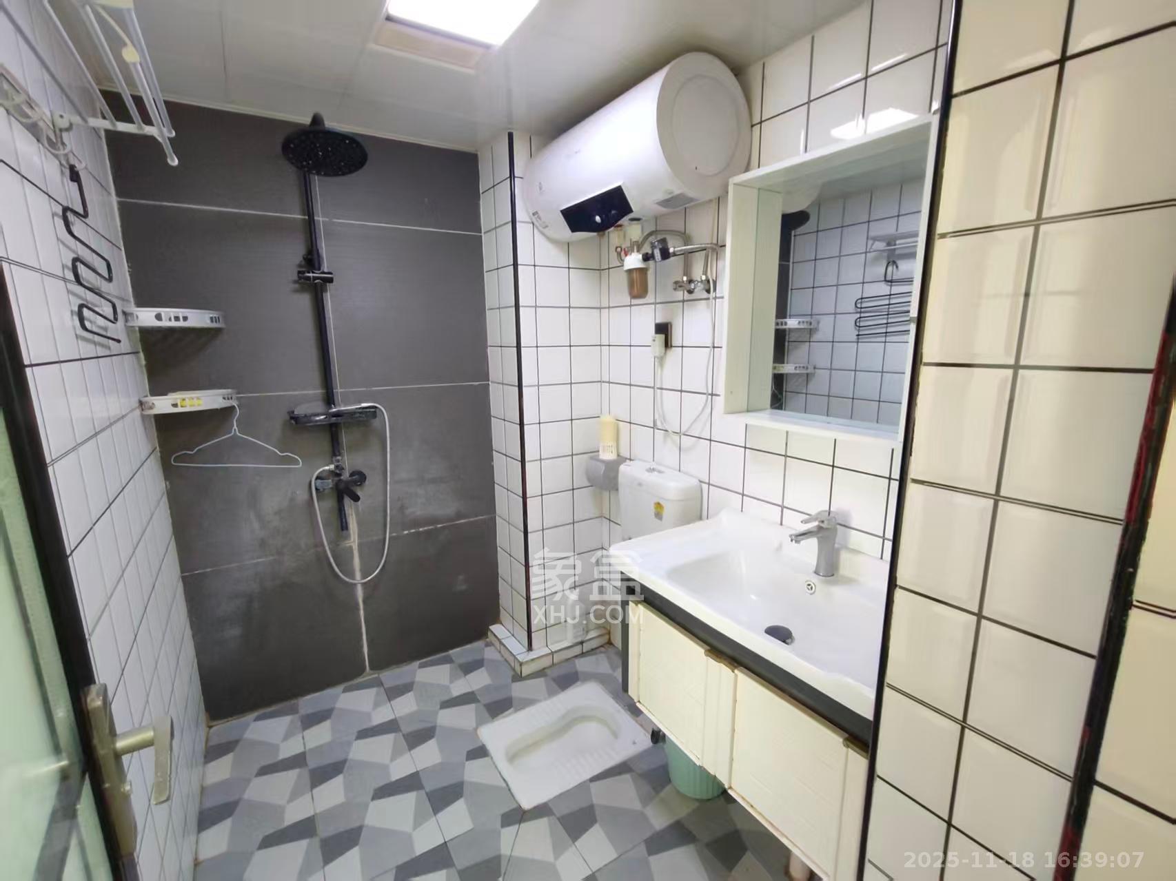 中交里城 1室1厅1卫 1700.0元/月 中交里城 1室1厅1卫 1700.0元/月室内图