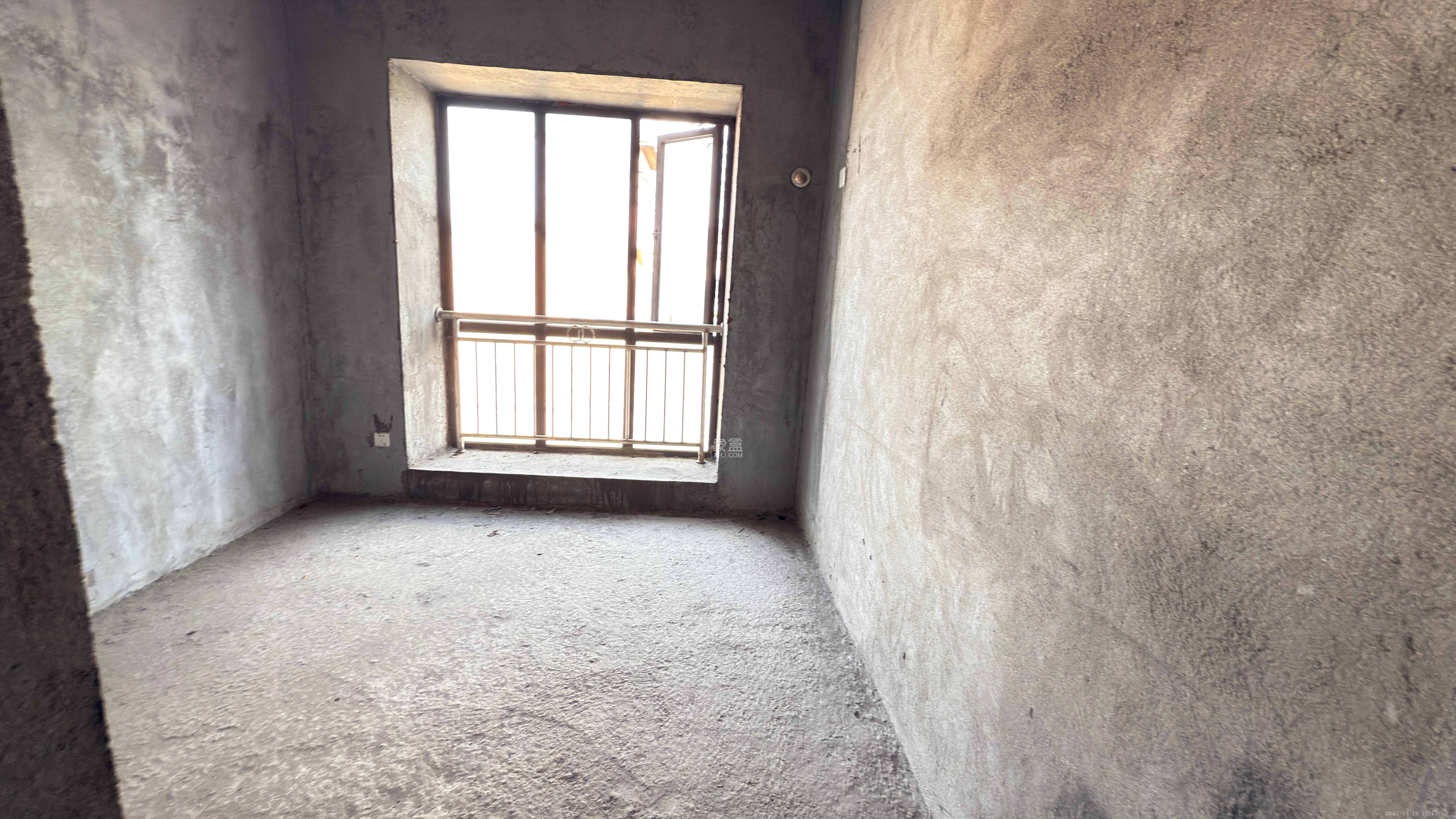 金侨城 3室2厅1卫 34.5万 金侨城 3室2厅1卫 34.5万客厅