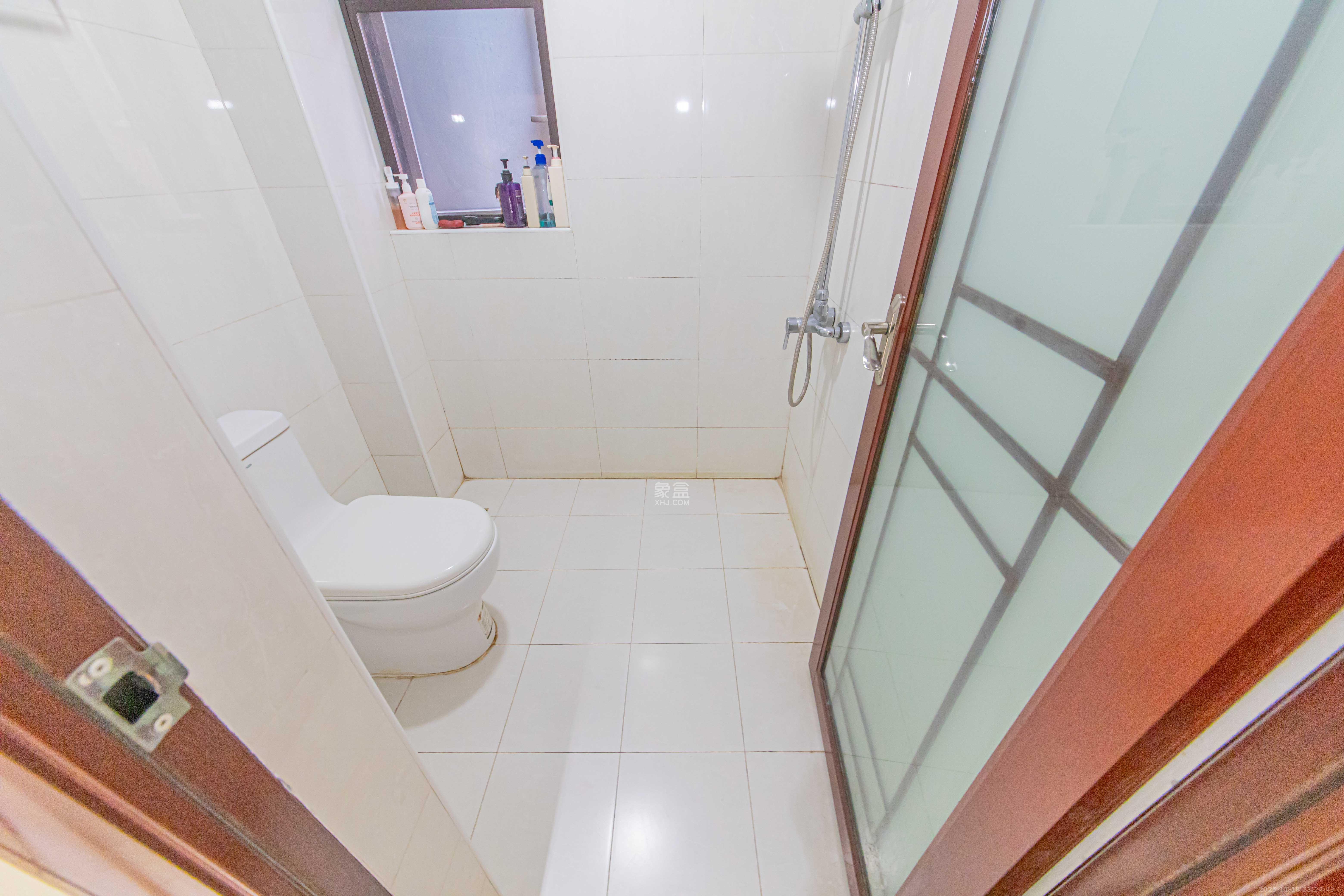 绿地公馆（绿地名邸）  3室2厅2卫    126.0万卫生间