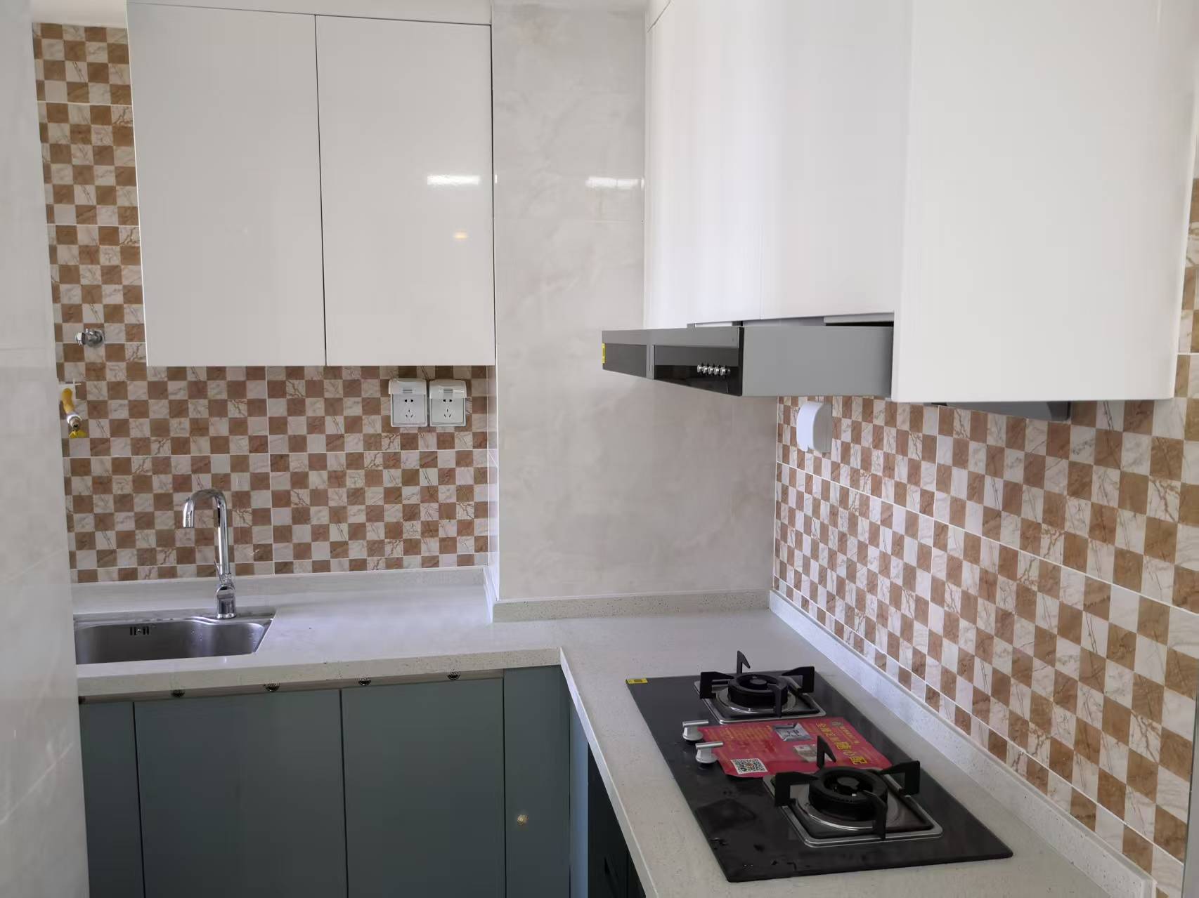 龙昆悦城  2室2厅1卫    2600.0元/月室内图