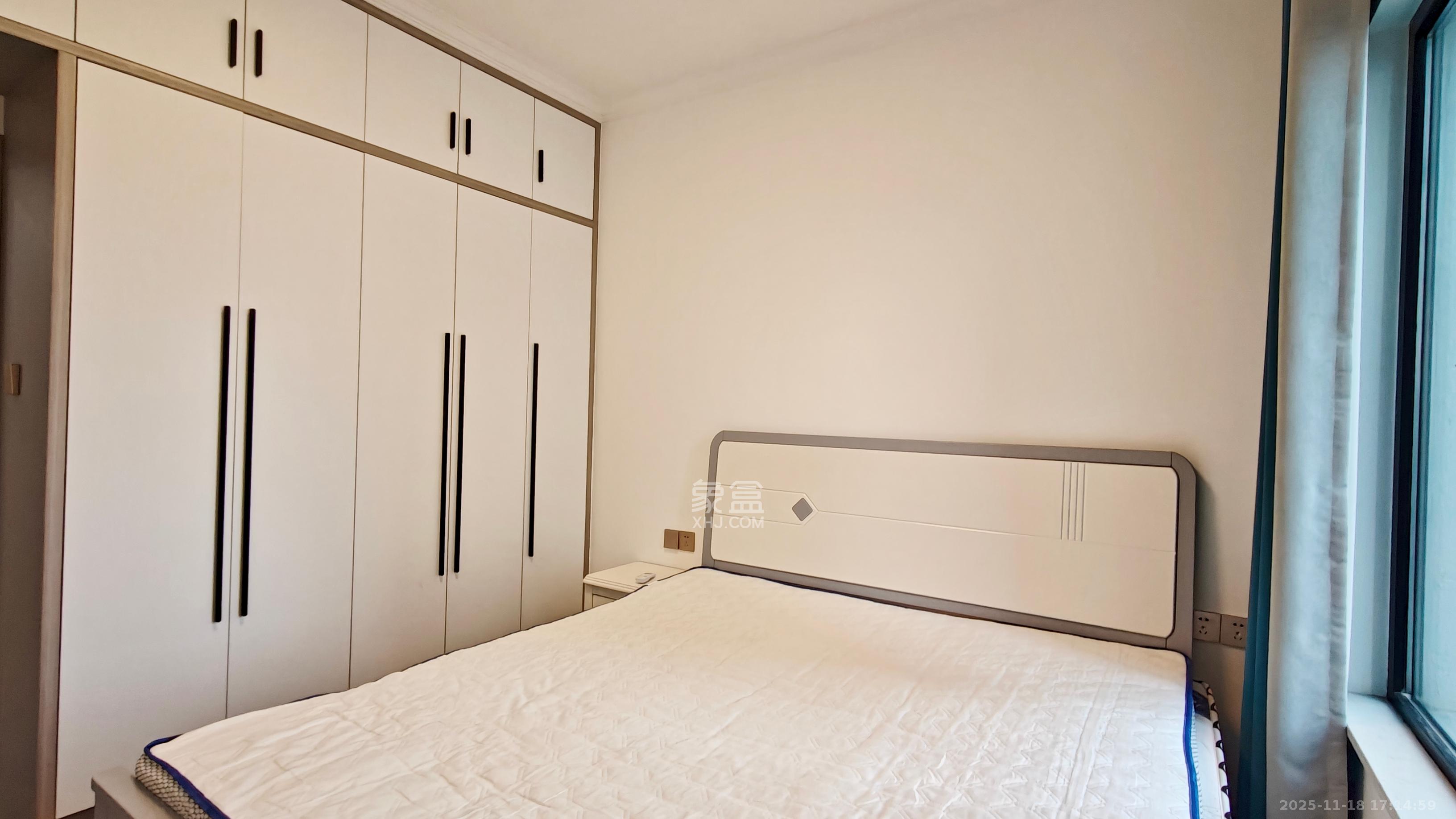 蔷薇国际  3室2厅1卫    2000.0元/月室内图