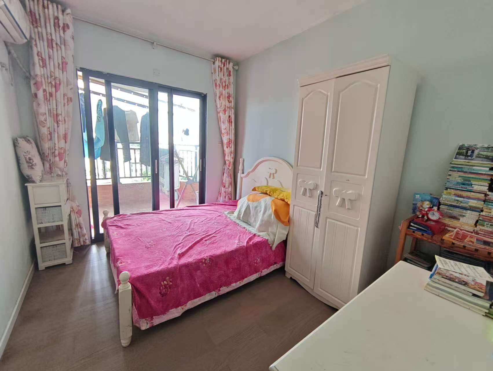 奥林匹克花园 3室2厅2卫 230.0万 奥林匹克花园 3室2厅2卫 230.0万客厅