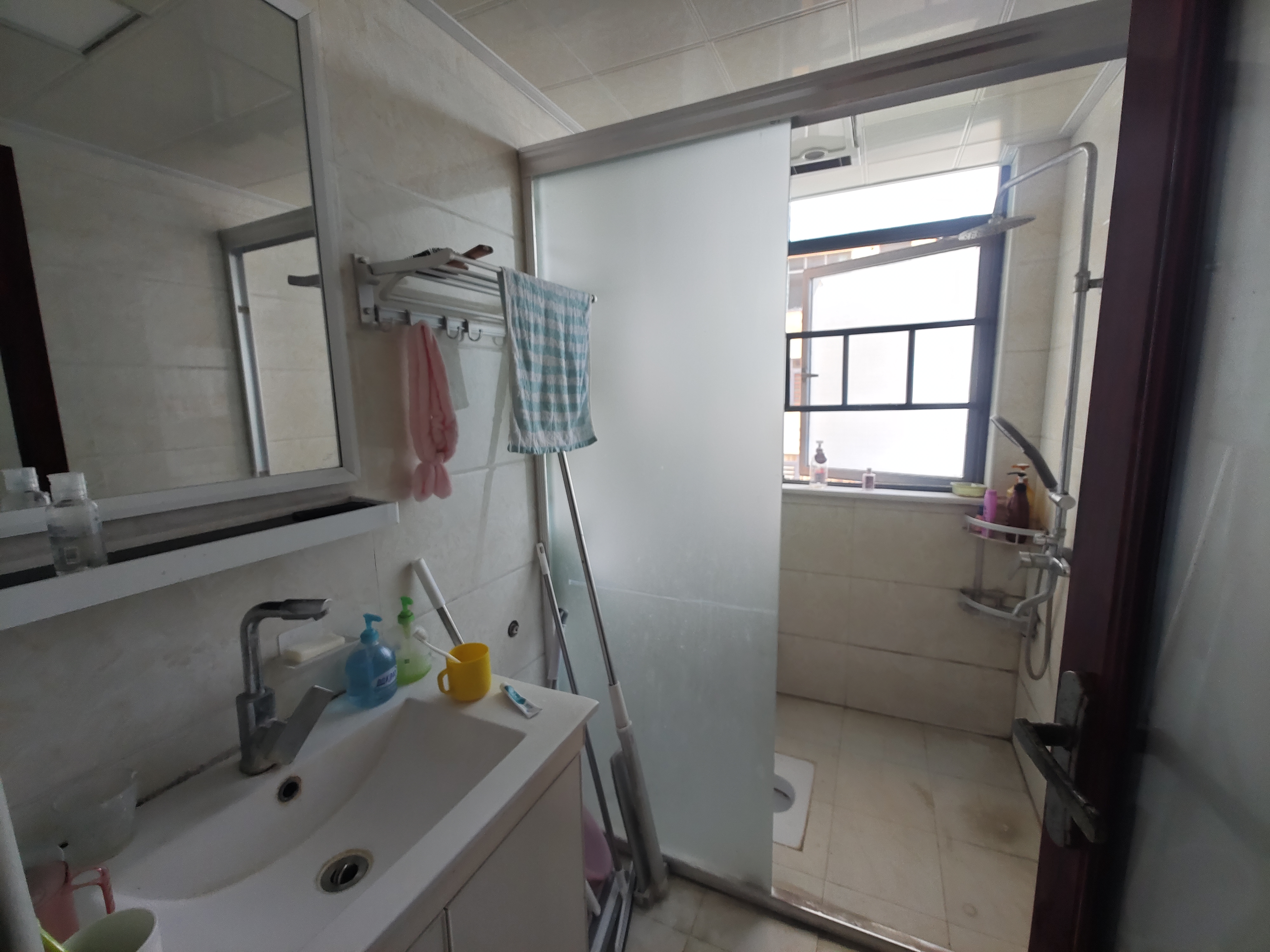 百弘学府城  3室2厅2卫    68.8万客厅