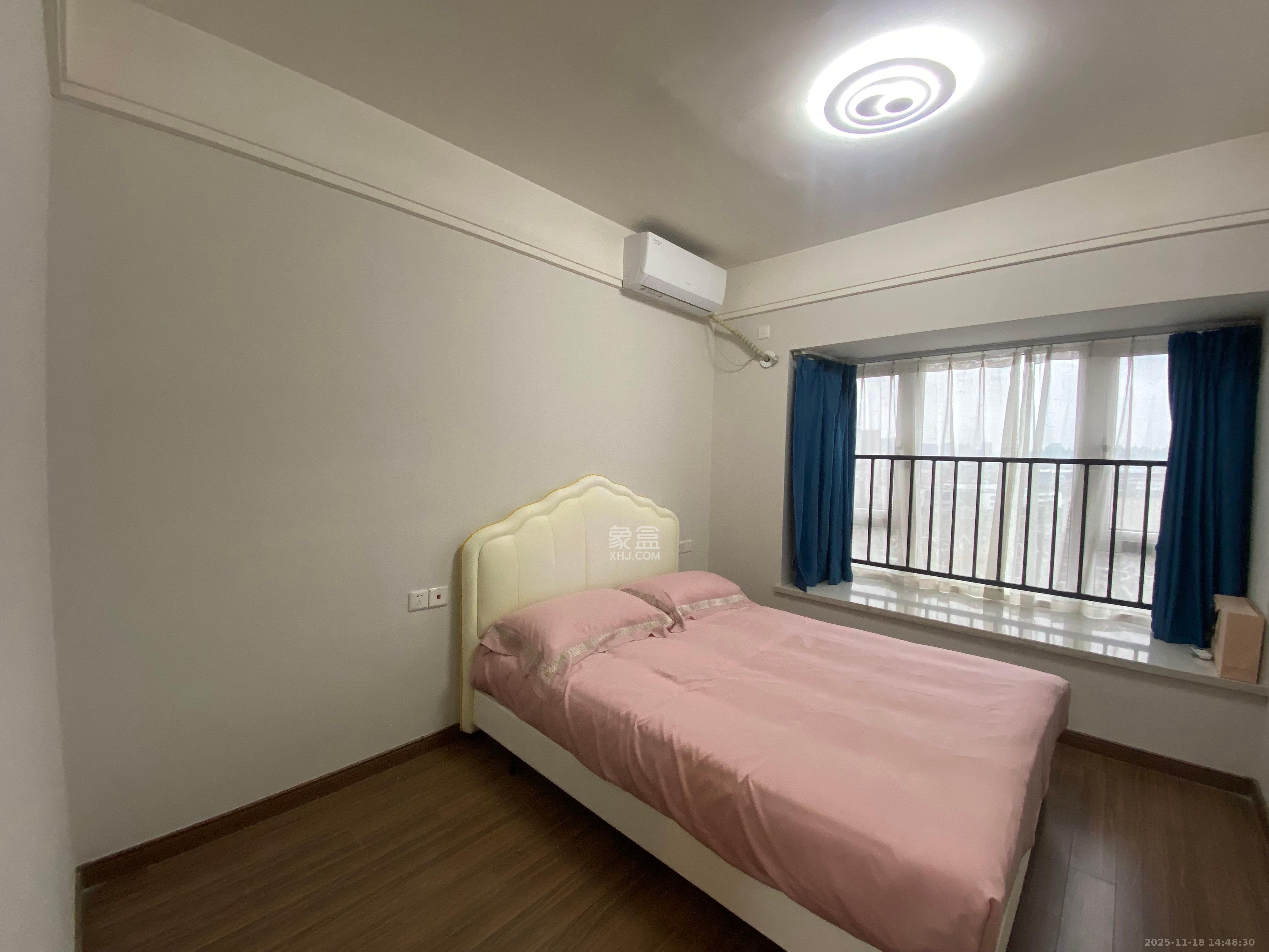 保利香槟国际  3室2厅1卫    1900.0元/月室内图