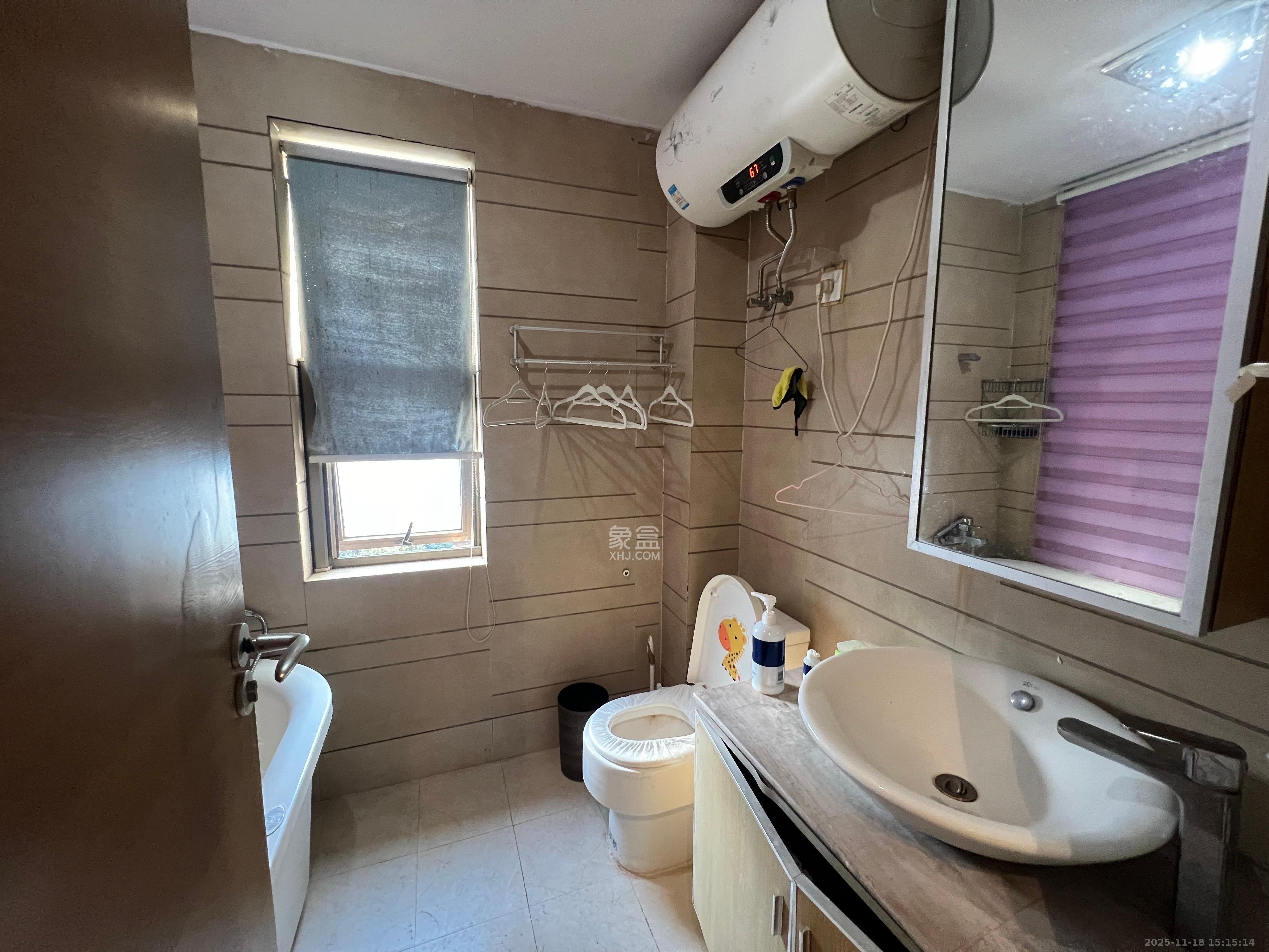 岳泰理想城 3室1厅2卫 4000.0元/月 岳泰理想城 3室1厅2卫 4000.0元/月室内图