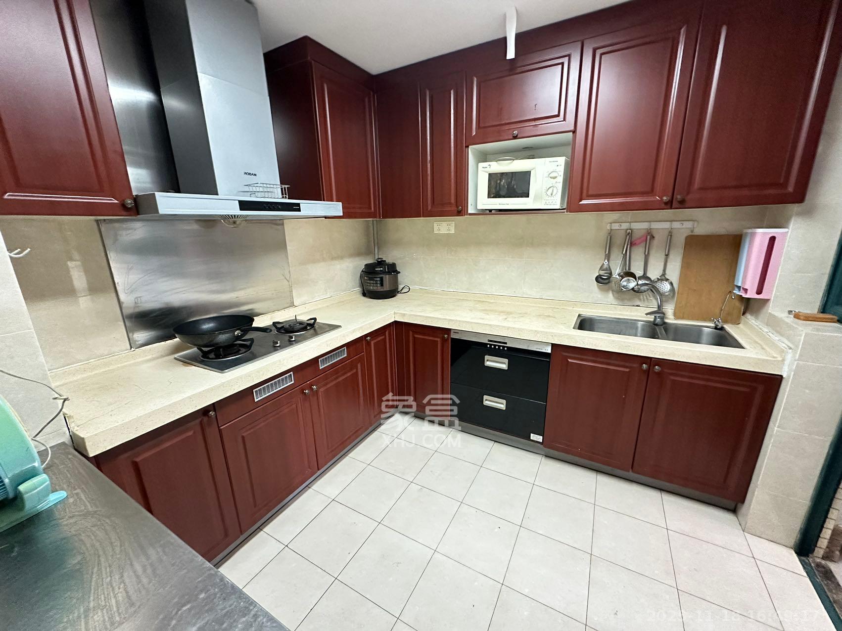 恒大雅苑  3室2厅2卫    2800.0元/月室内图