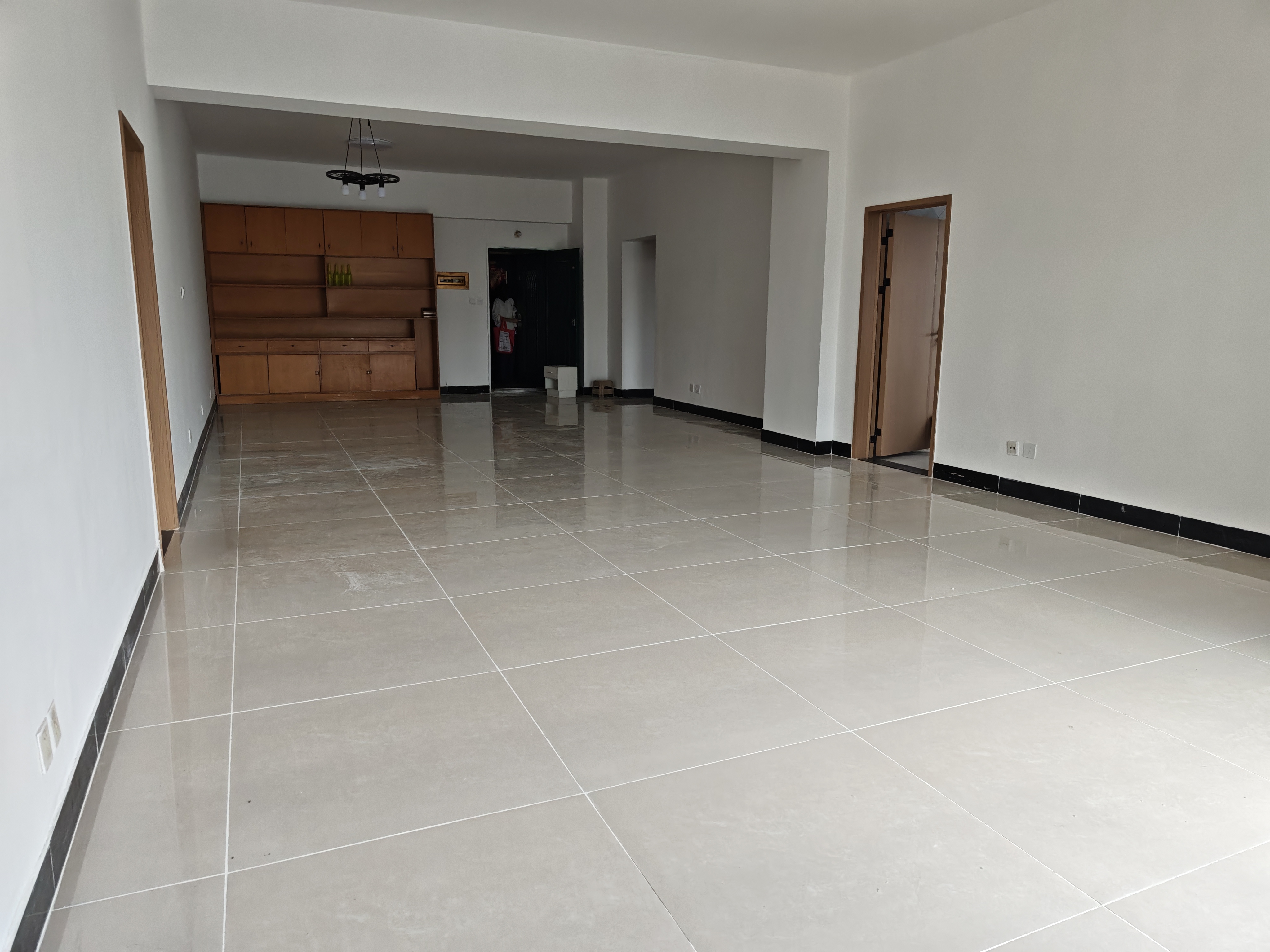 椰岛大厦  3室2厅2卫    3300.0元/月