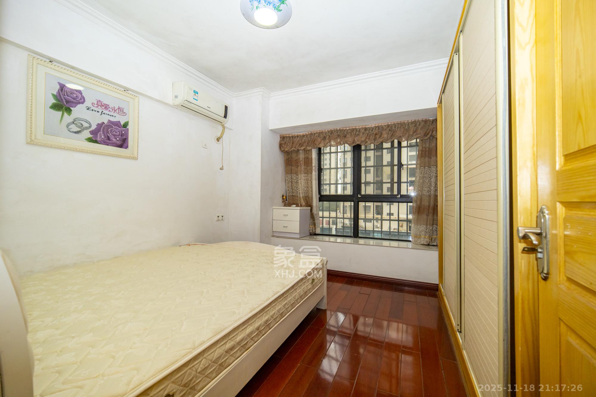 新长海广场  2室2厅1卫    45.0万卧室