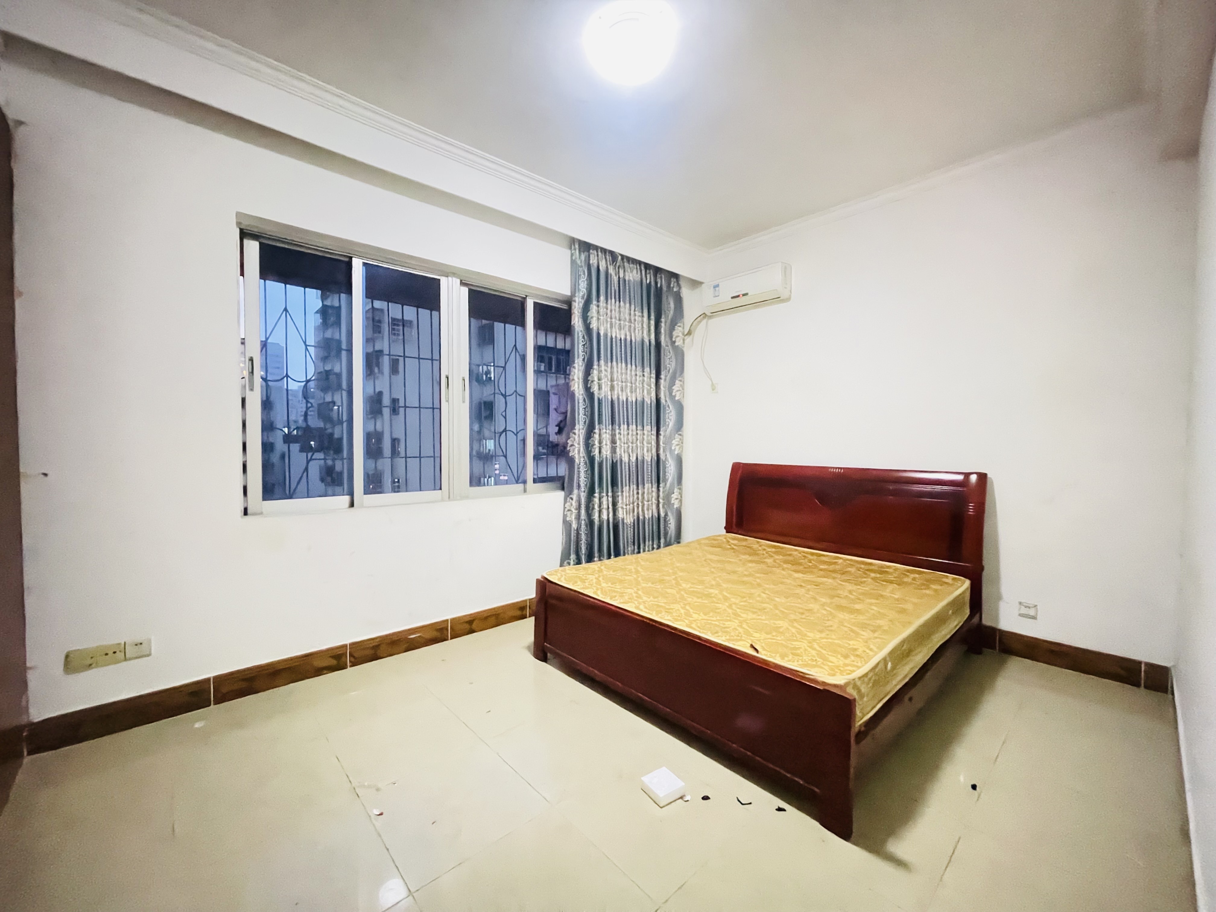 新华公寓  3室2厅1卫    2500.0元/月室内图