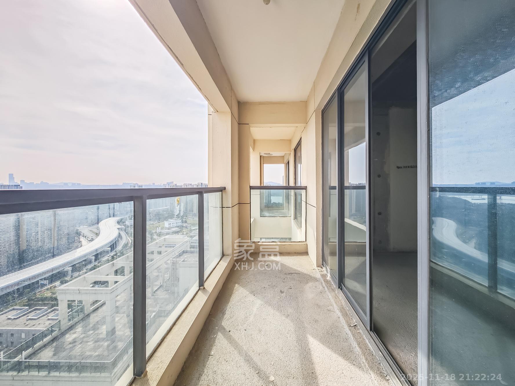 秀峰一品 4室2厅2卫 130.0万 秀峰一品 4室2厅2卫 130.0万阳台