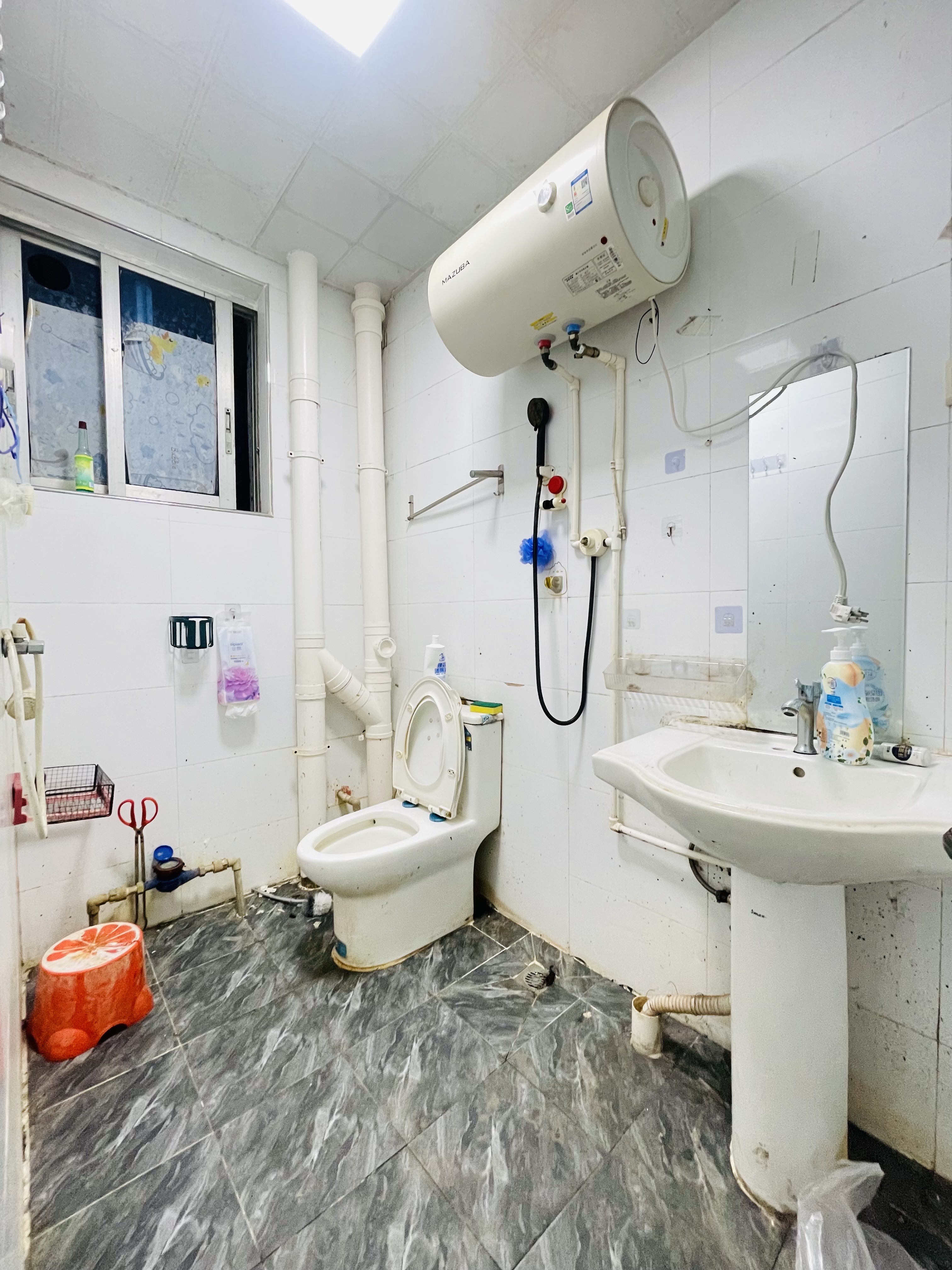 新华公寓 3室2厅1卫 2500.0元/月 新华公寓 3室2厅1卫 2500.0元/月室内图