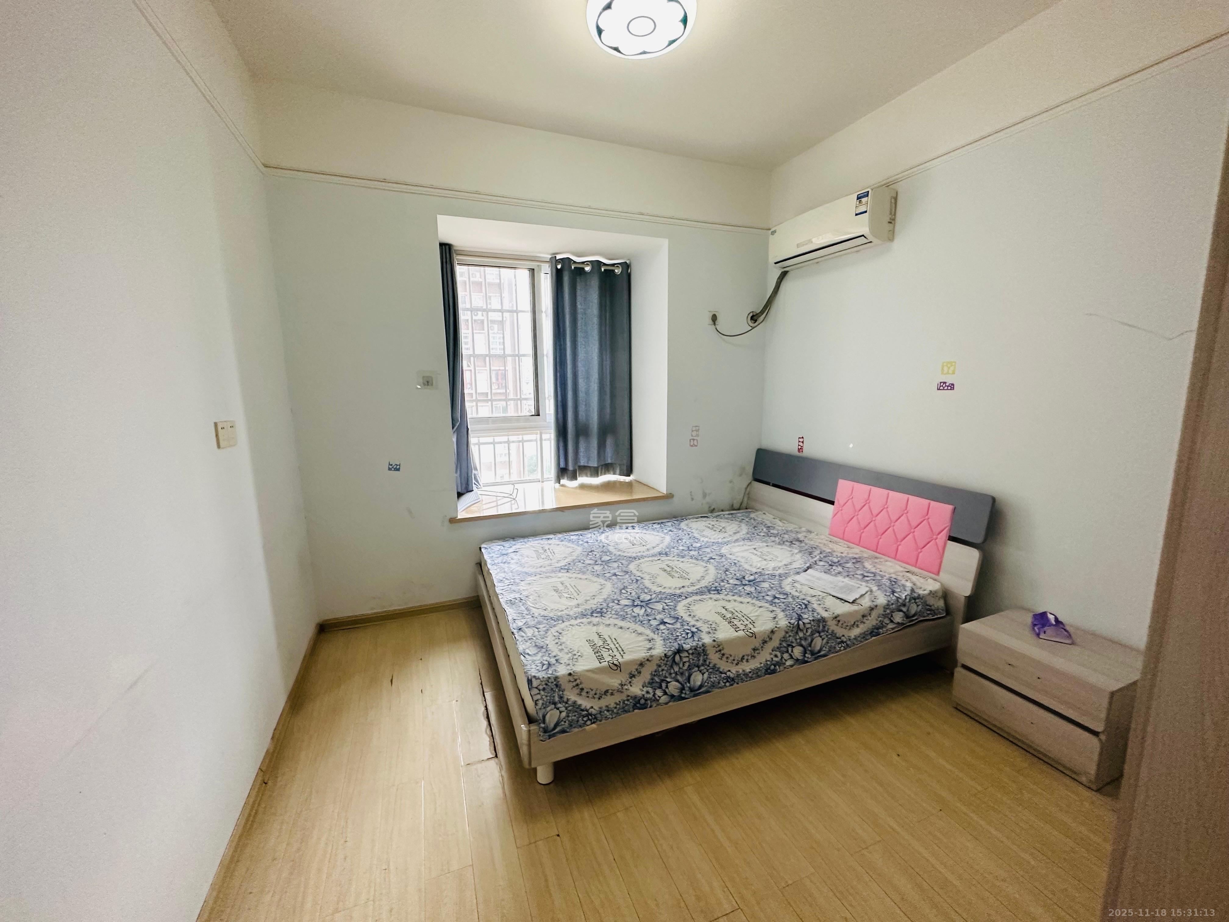 上河国际C区  3室2厅2卫    3100.0元/月室内图