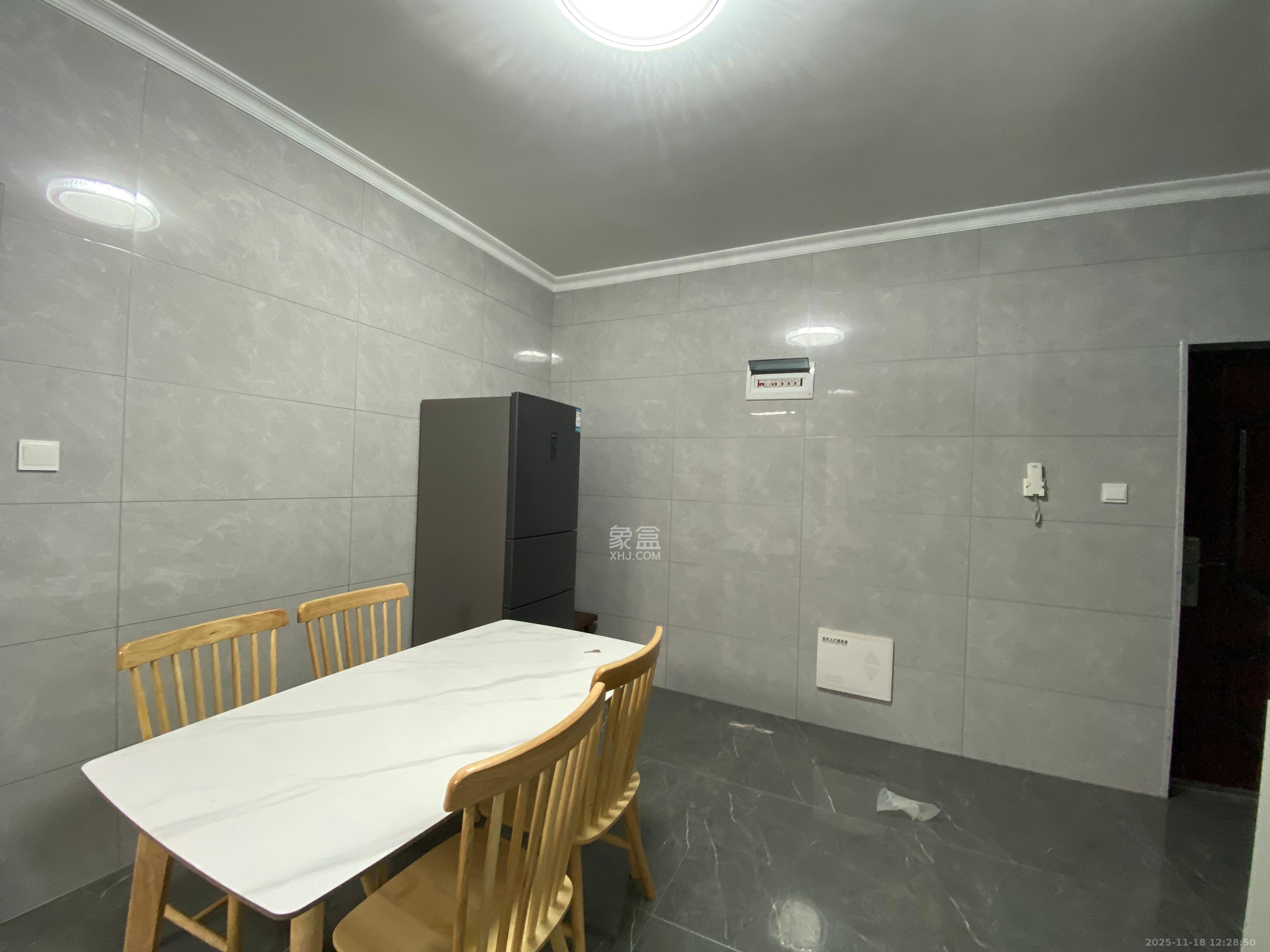 东岸梅园小区 2室2厅1卫 2200.0元/月 东岸梅园小区 2室2厅1卫 2200.0元/月室内图