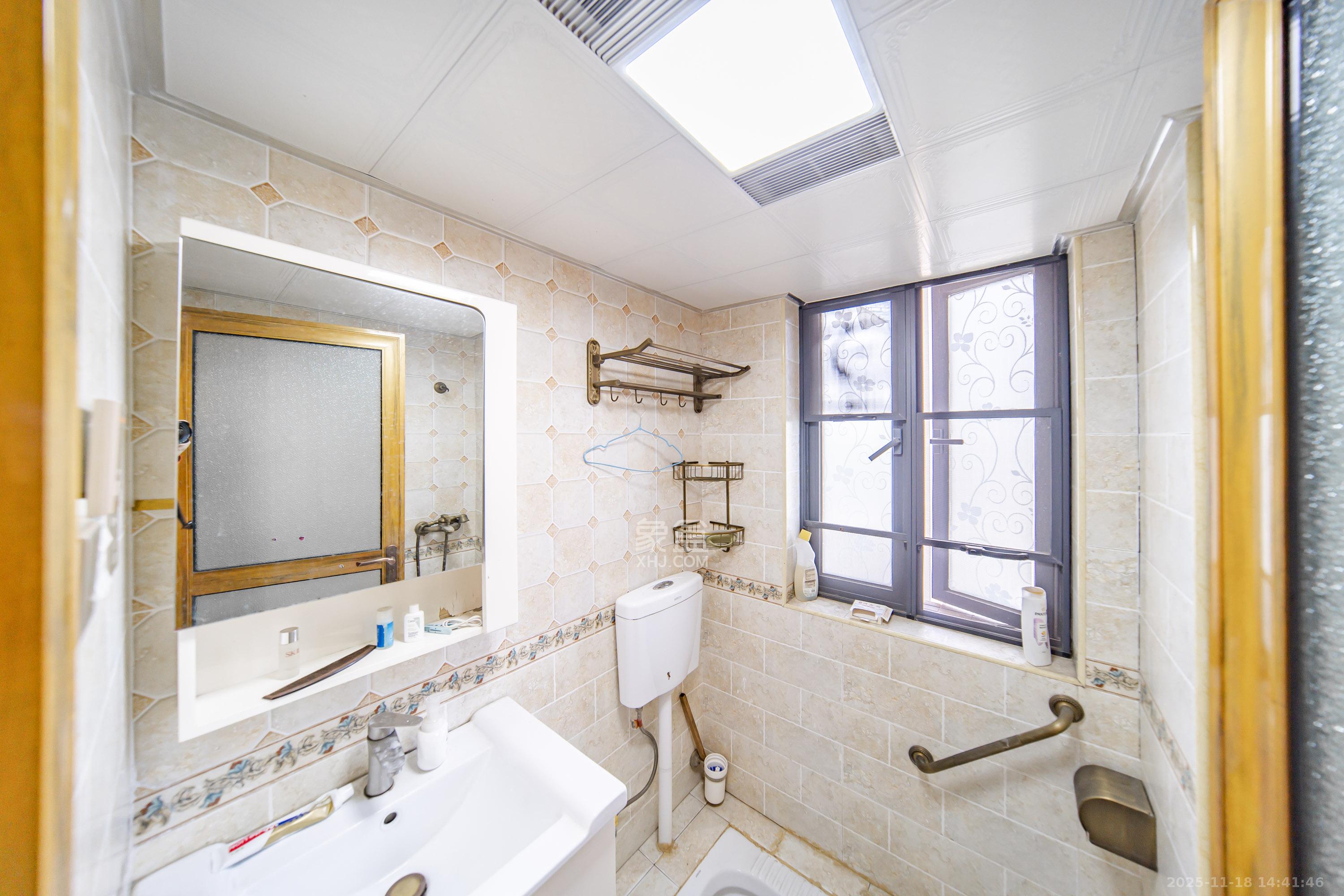 天健壹平方英里（天健芙蓉盛世二期）  3室2厅2卫    130.0万卫生间