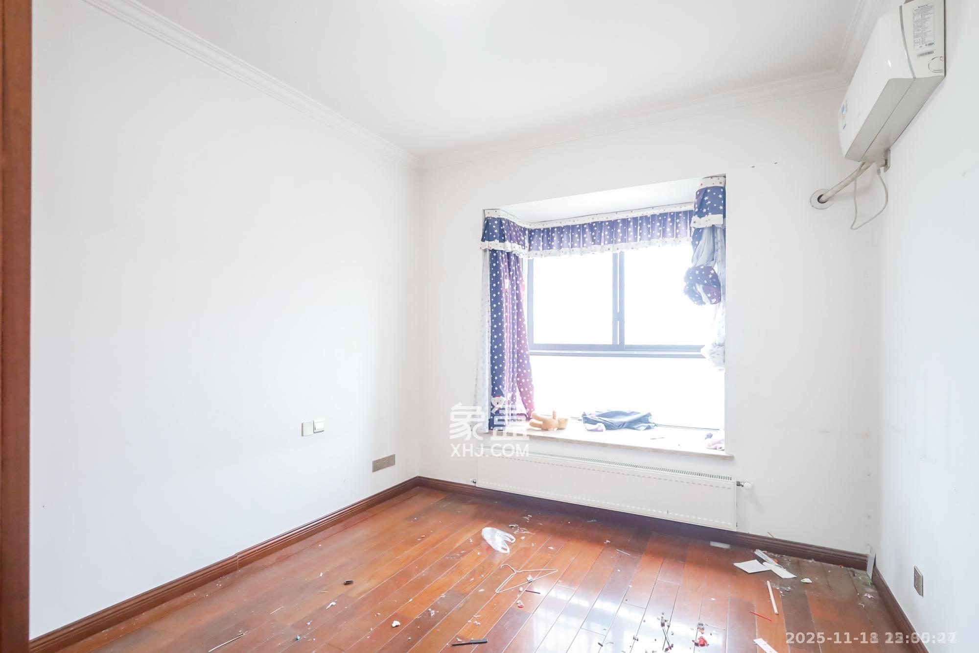 西岸润泽府 4室2厅2卫 4000.0元/月 西岸润泽府 4室2厅2卫 4000.0元/月室内图