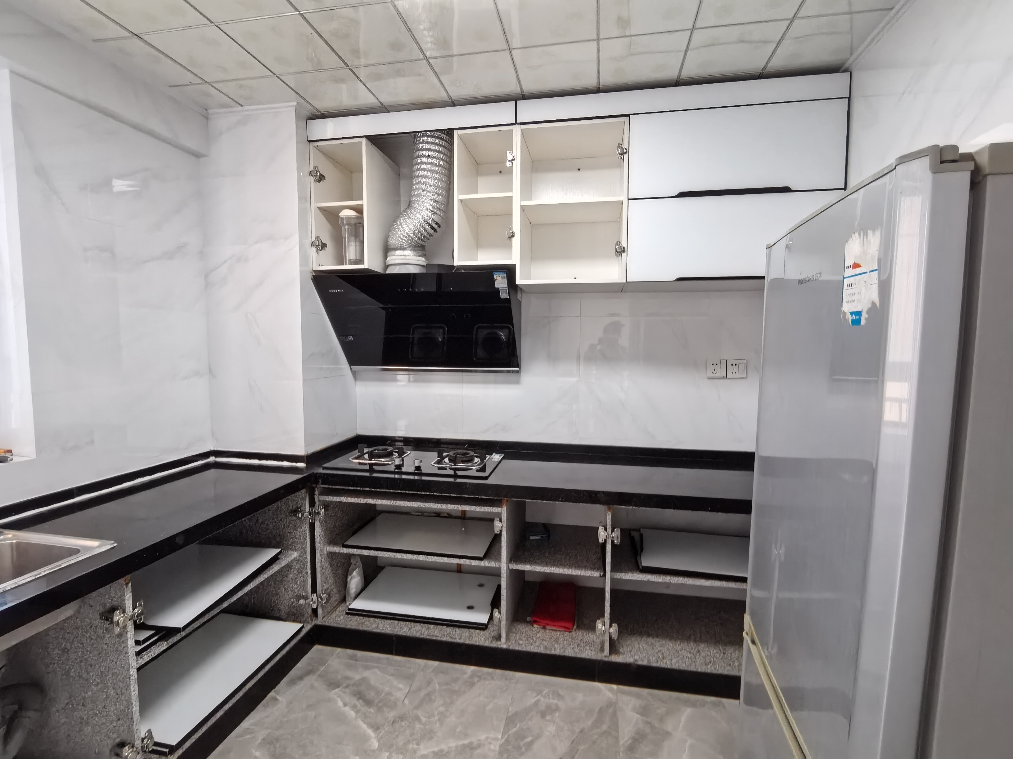 椰海家园一期  3室2厅2卫    3300.0元/月室内图