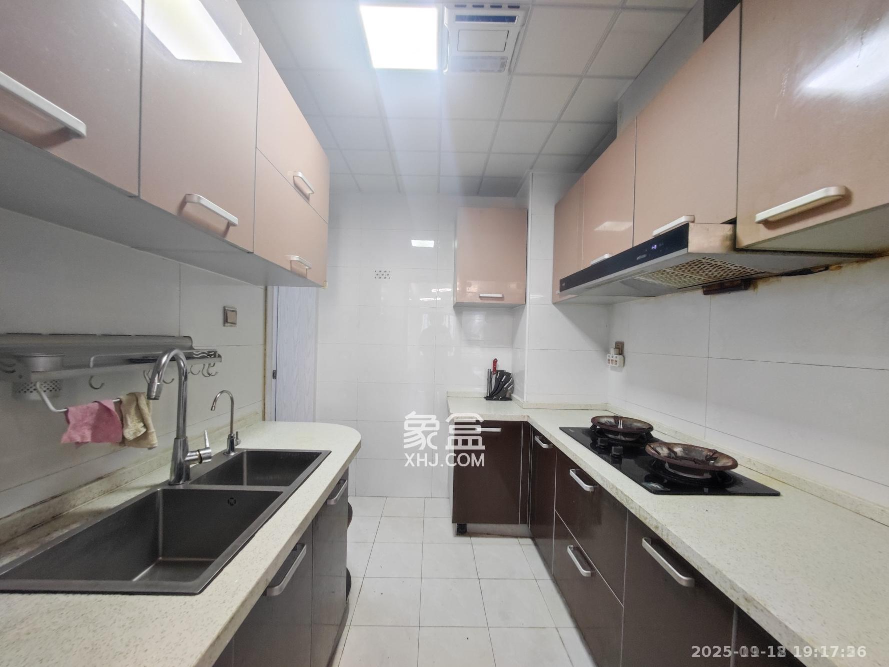 长房半岛蓝湾(观山月) 3室2厅1卫 2600.0元/月 长房半岛蓝湾(观山月) 3室2厅1卫 2600.0元/月室内图