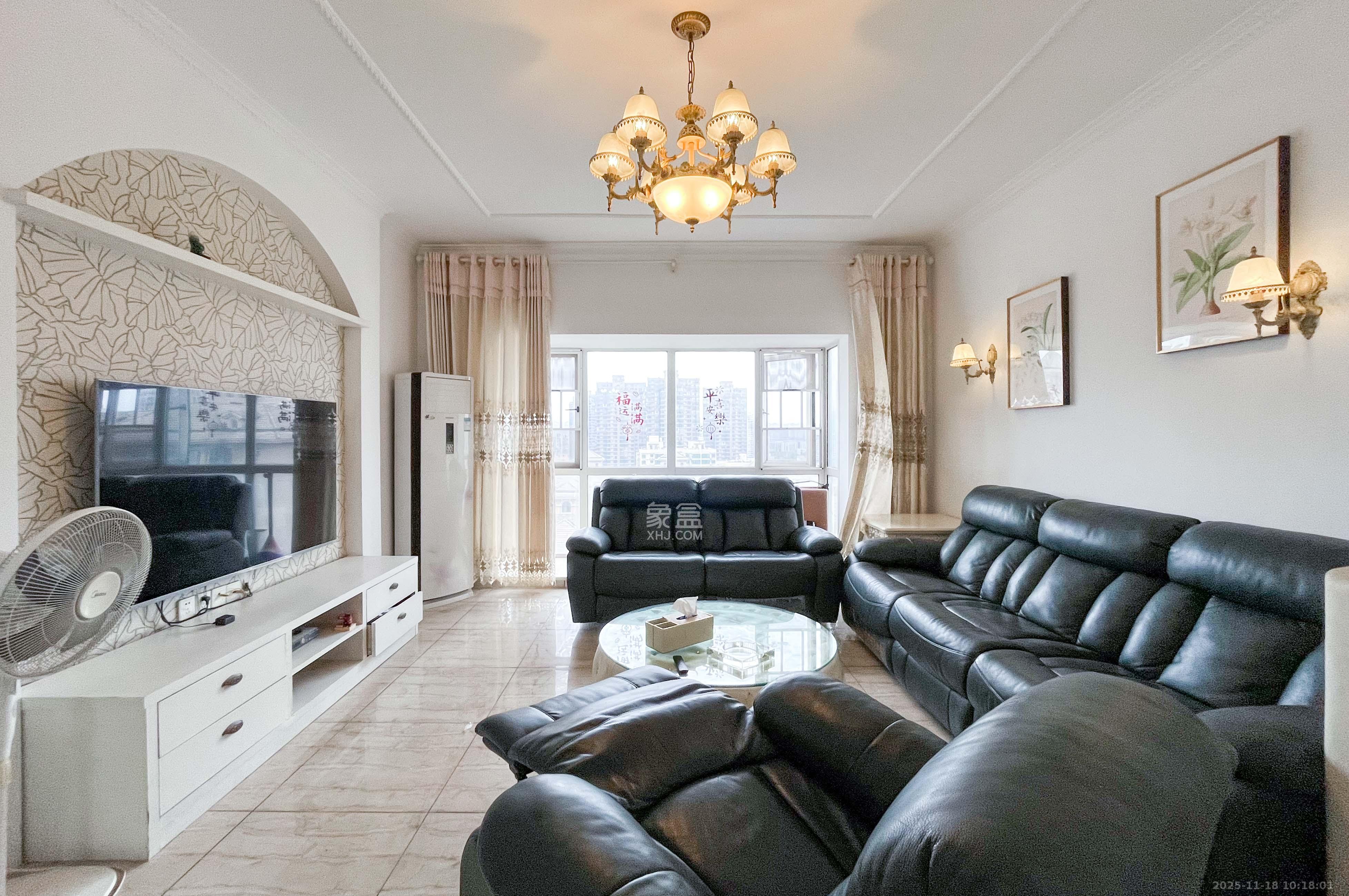 西点公园里  3室2厅2卫    125.0万