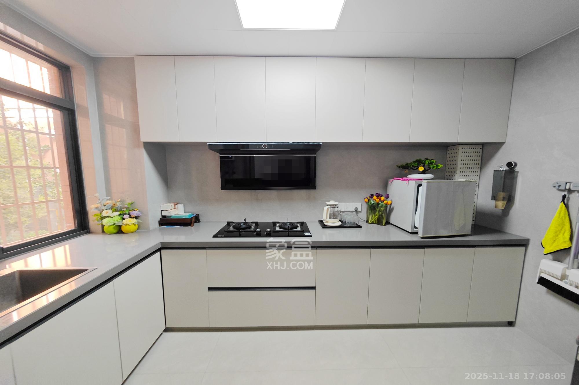 福乐名园  3室2厅2卫    150.0万厨房