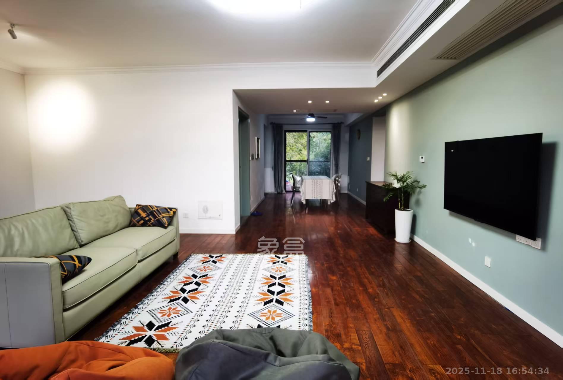 中天栖溪里  4室2厅2卫    4800.0元/月