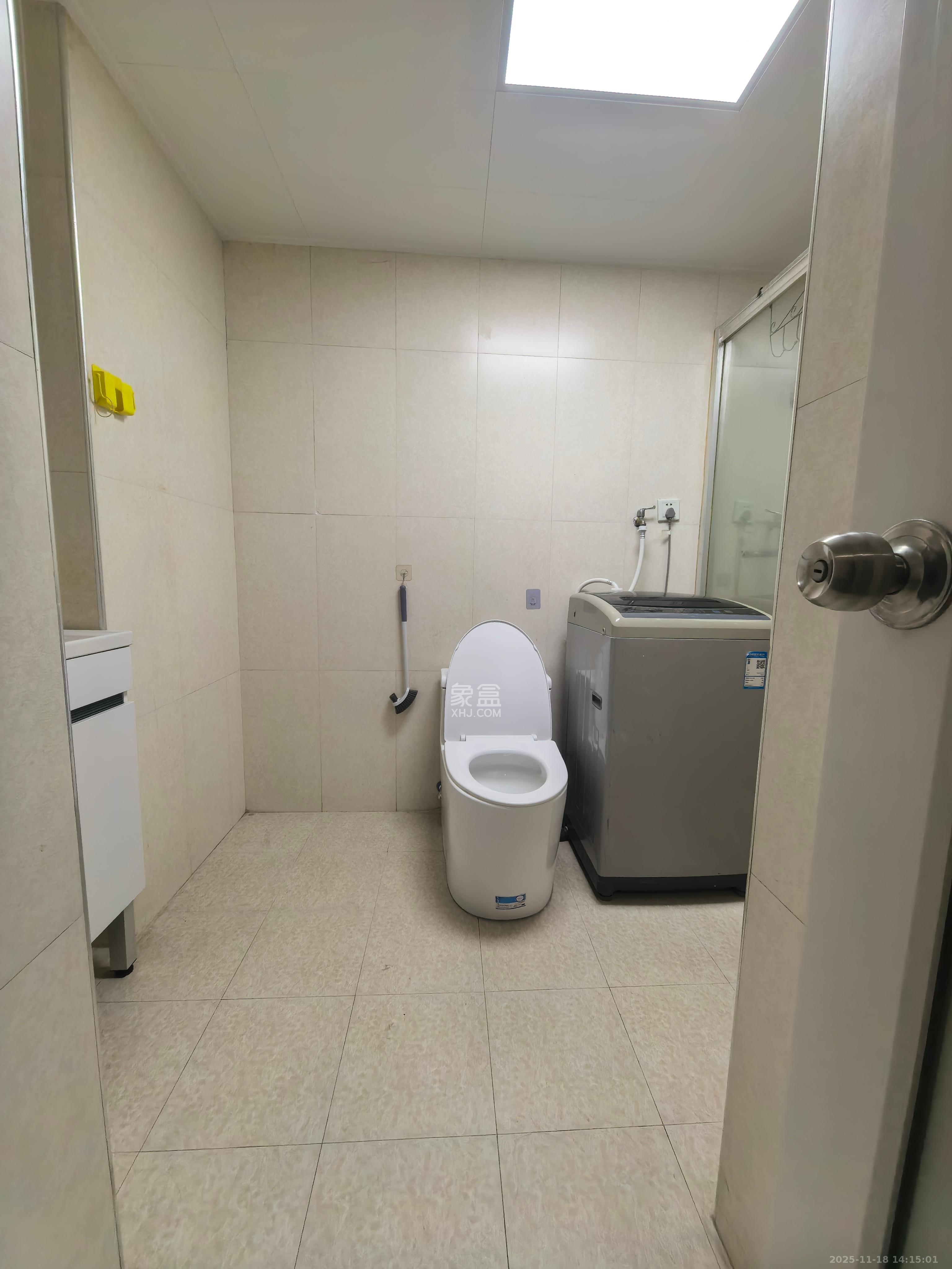 东上一品  1室1厅1卫    1800.0元/月室内图