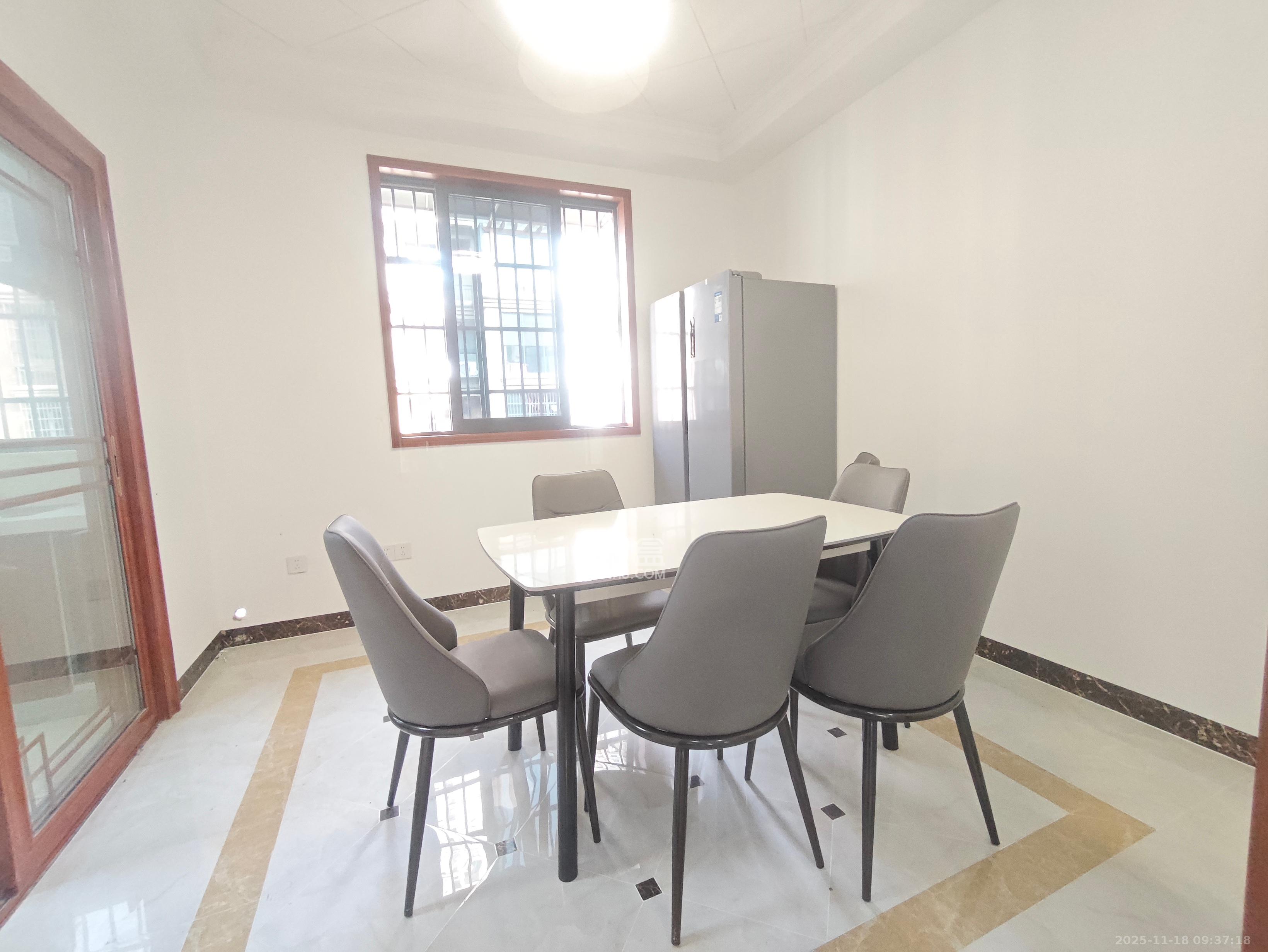 澳海澜庭 4室2厅2卫 2500.0元/月 澳海澜庭 4室2厅2卫 2500.0元/月室内图