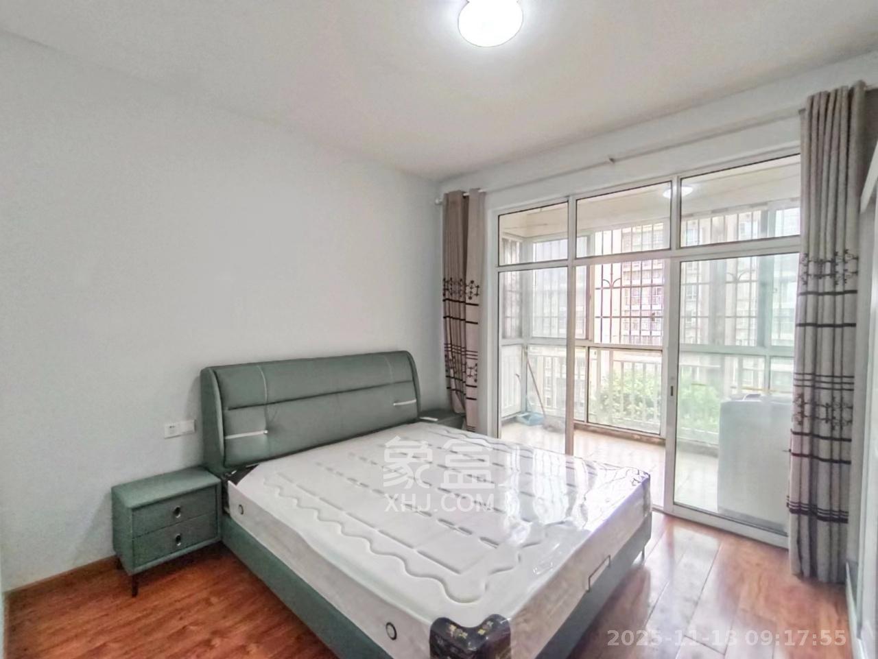 麓山枫情  2室1厅1卫    2200.0元/月室内图