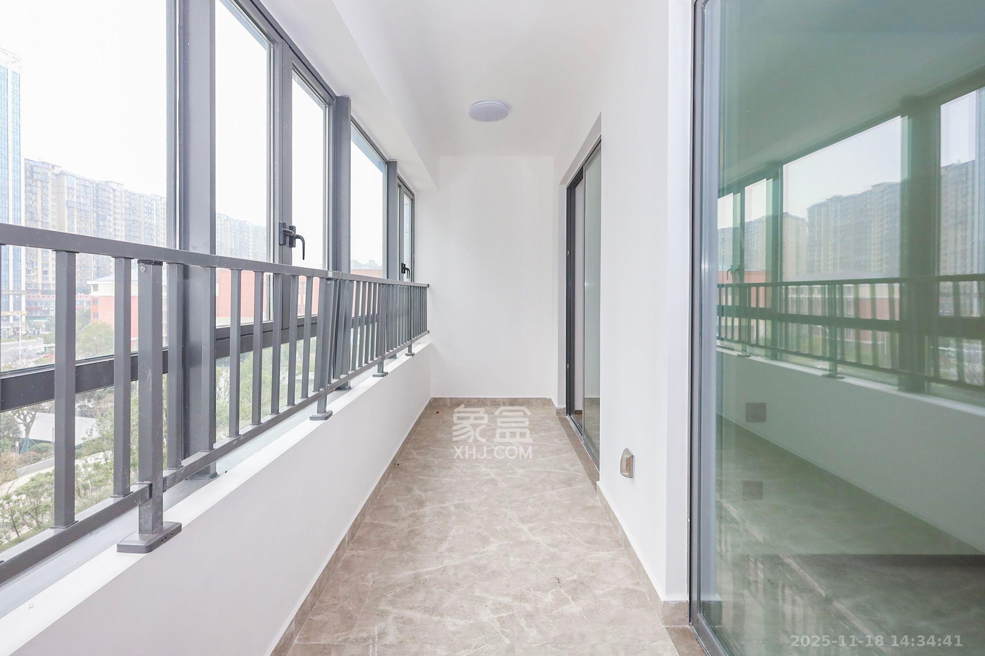 复地滨江金融中心  4室2厅2卫    4200.0元/月室内图