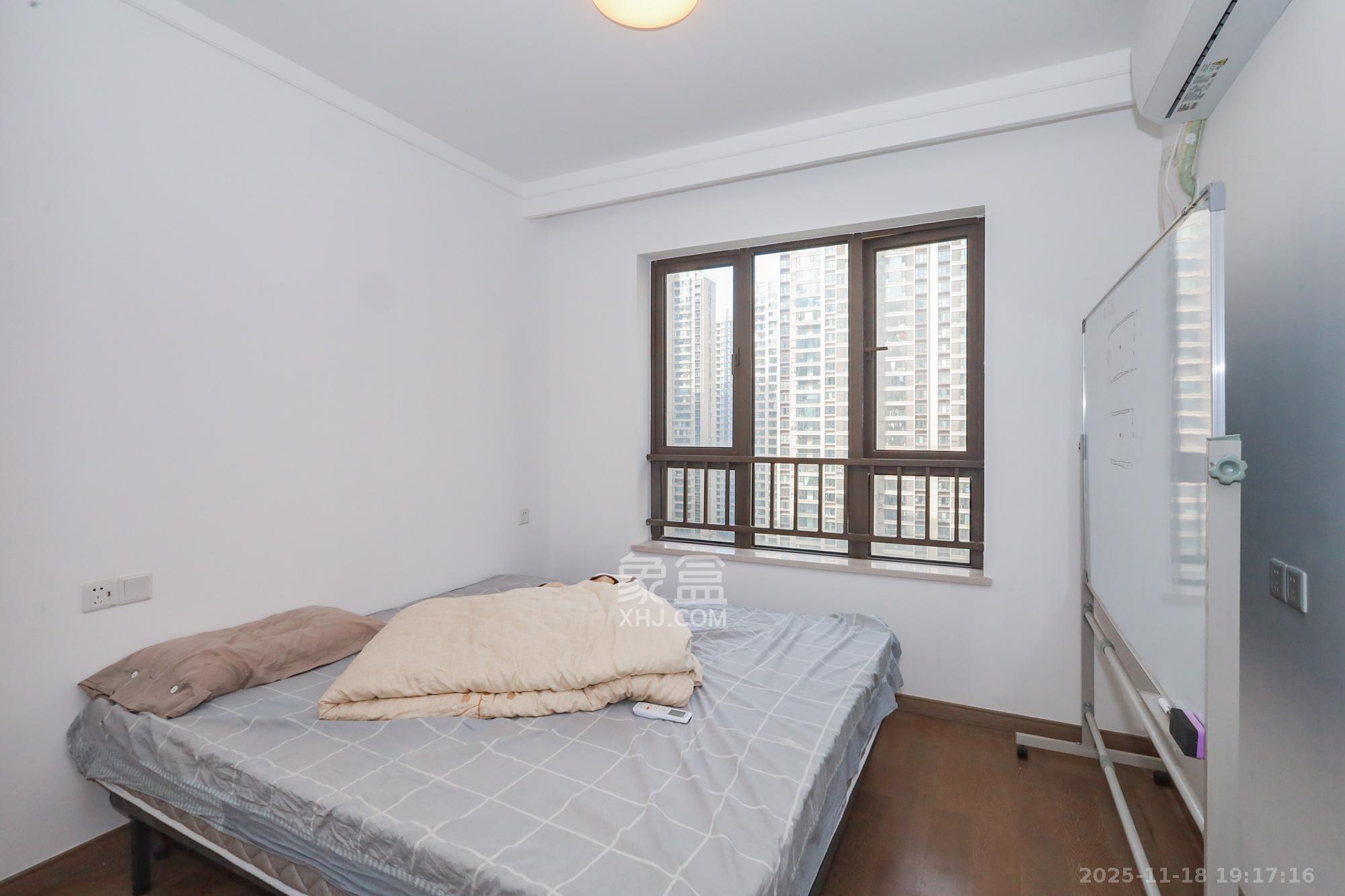 龙湖铂金中心(龙湖春江郦城) 4室2厅2卫 288.0万 龙湖铂金中心(龙湖春江郦城) 4室2厅2卫 288.0万卧室