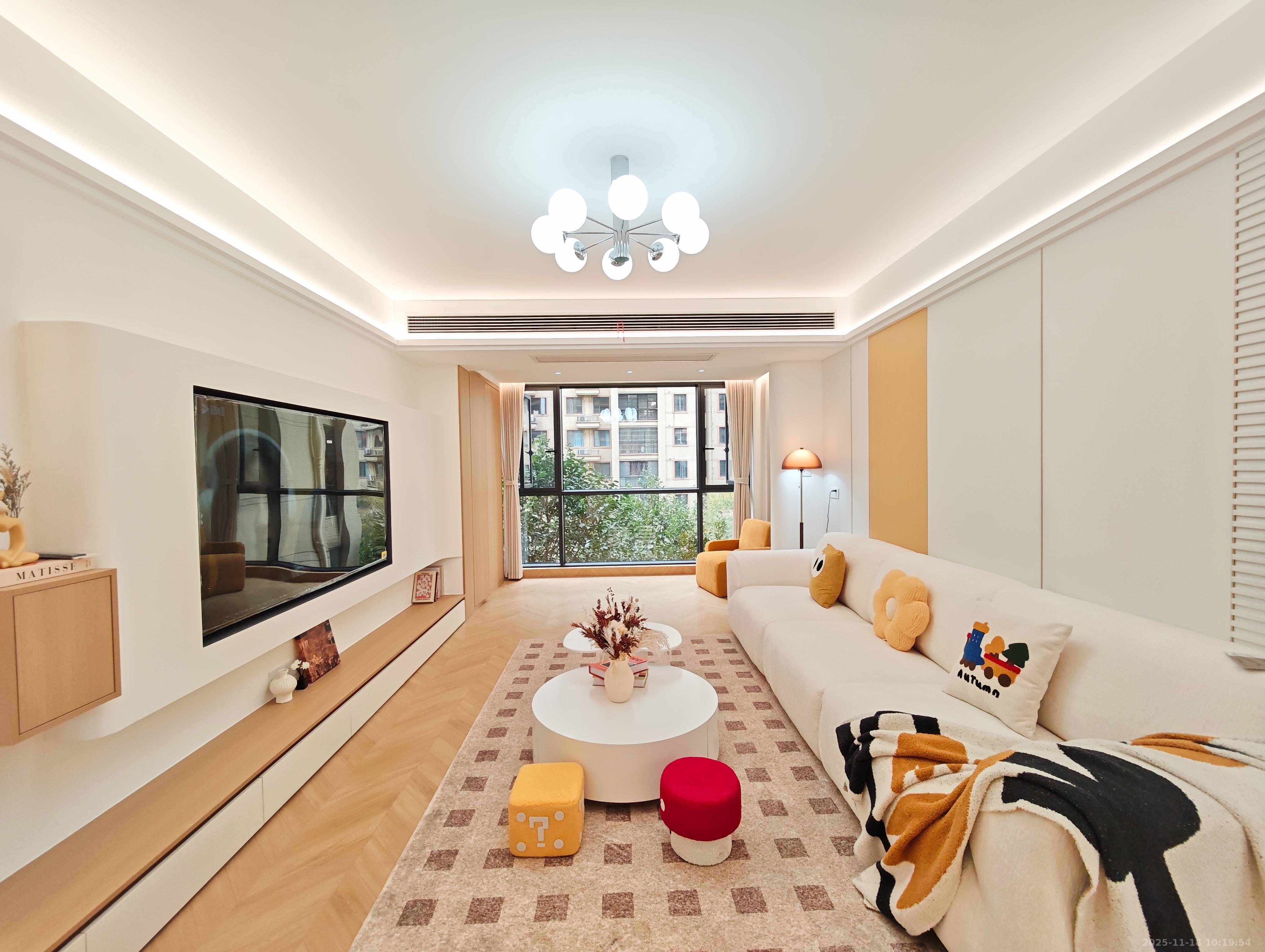 宏聚地中海  3室2厅2卫    109.8万客厅