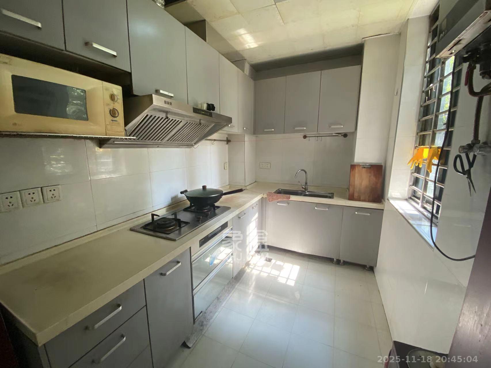 长房东郡 3室1厅2卫 3800.0元/月 长房东郡 3室1厅2卫 3800.0元/月室内图