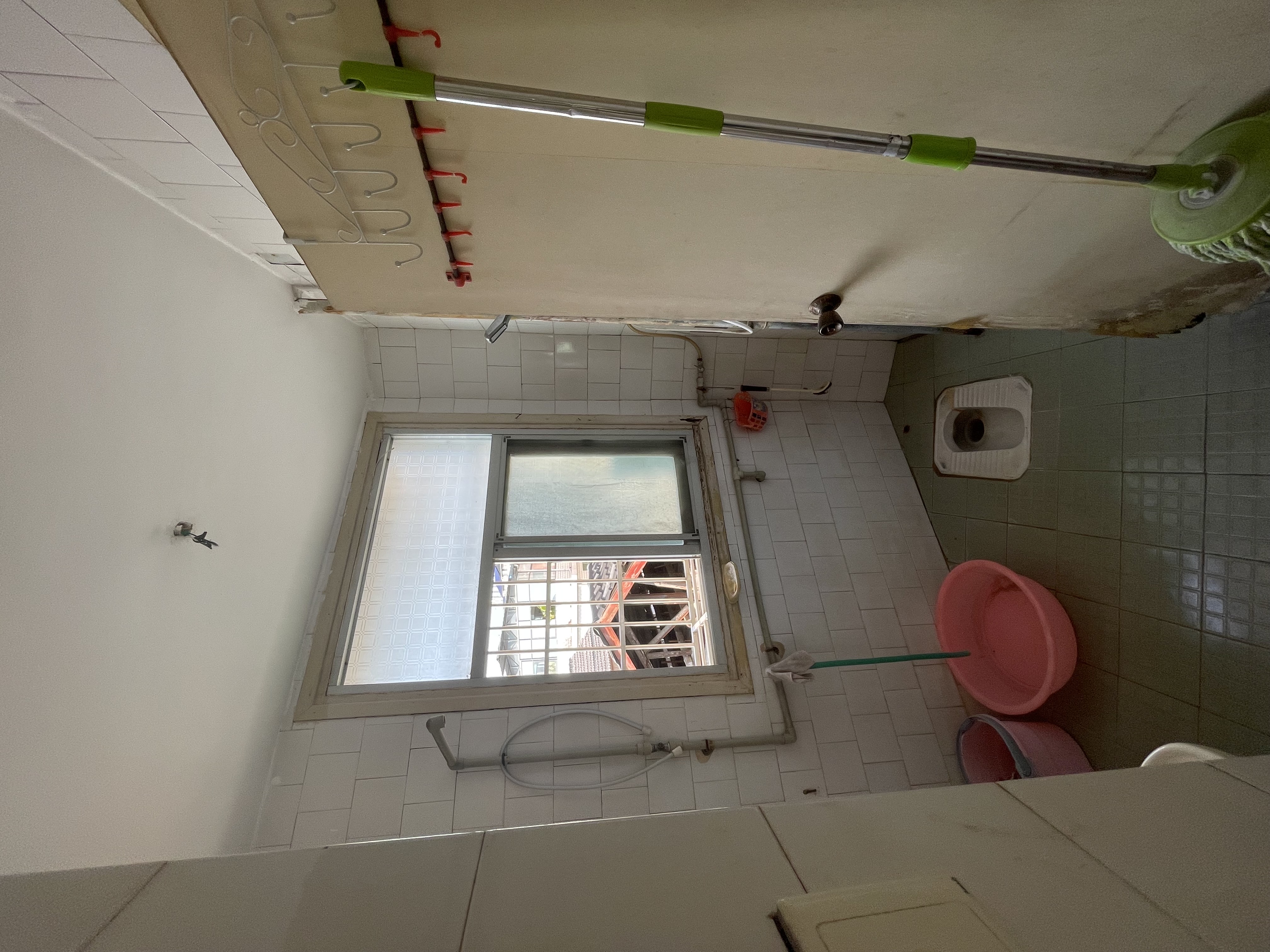 地矿局宿舍  4室2厅1卫    43.8万客厅