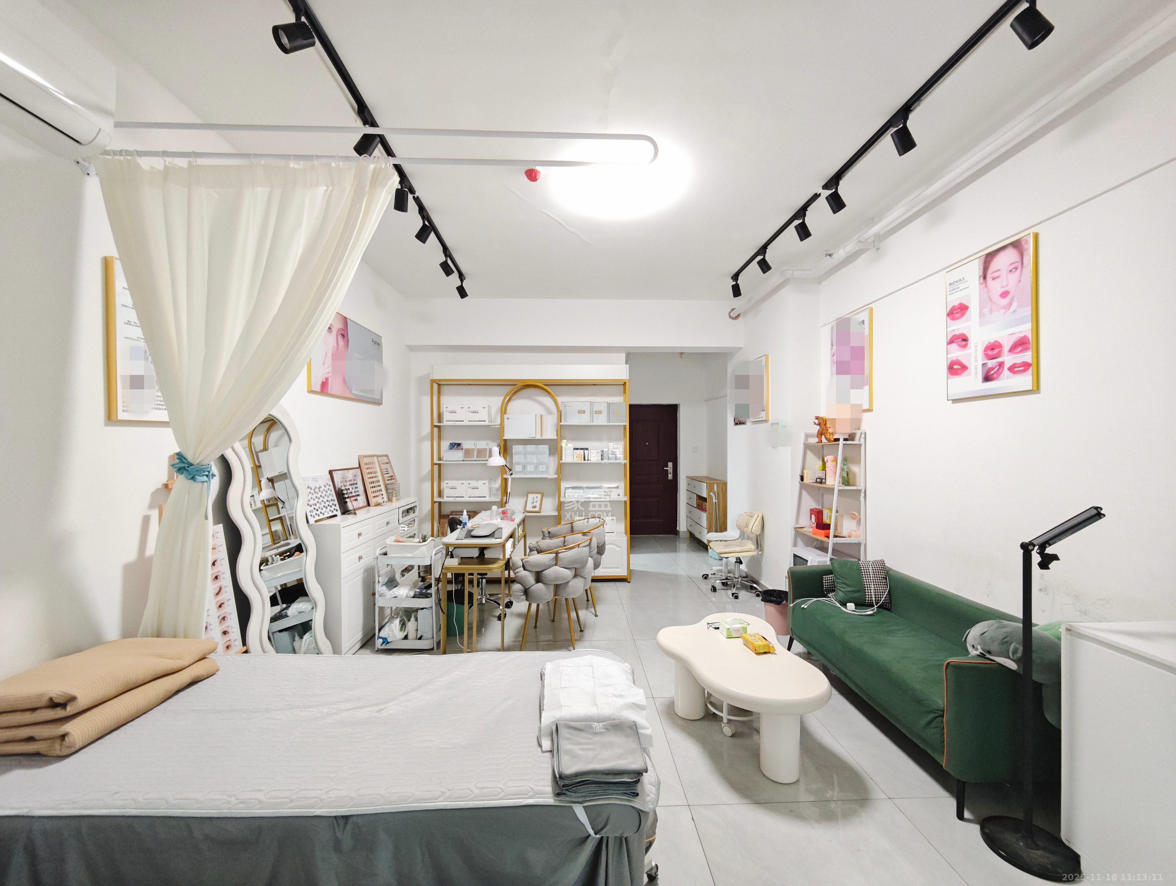 中建嘉和城 1室0厅0卫 22.0万 中建嘉和城 1室0厅0卫 22.0万客厅