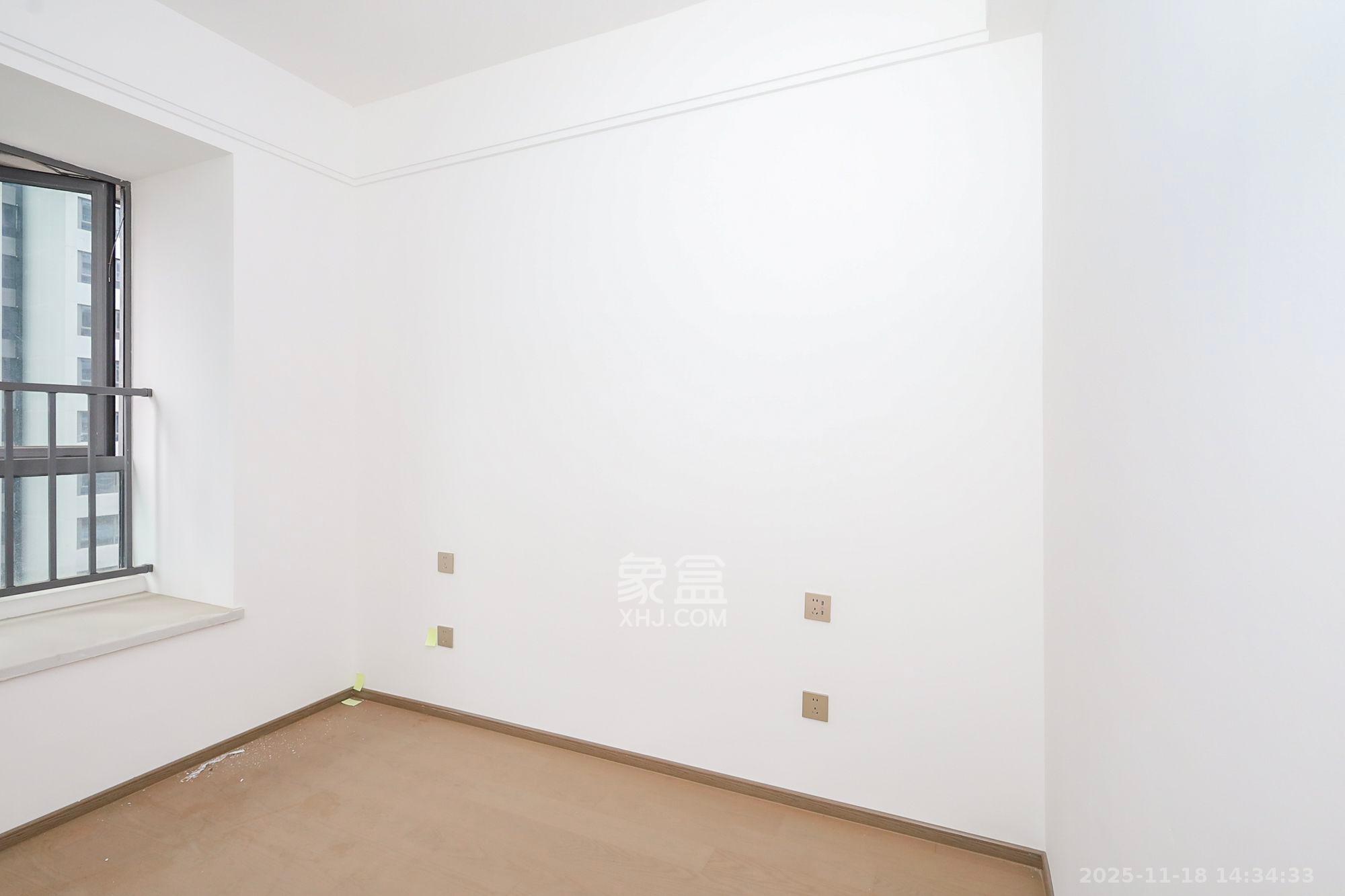 复地滨江金融中心  4室2厅2卫    4200.0元/月室内图